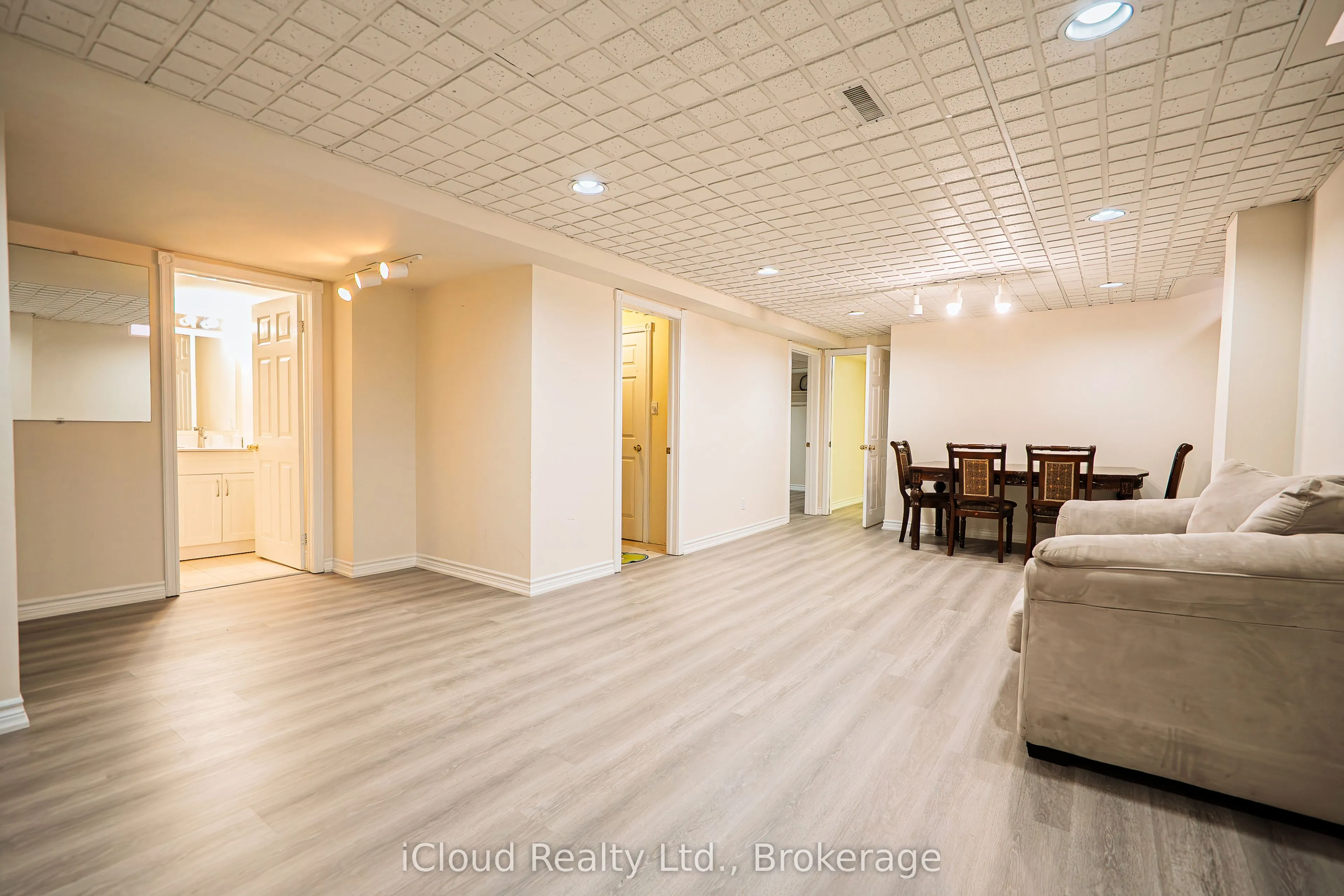 80 Venice Crescent W