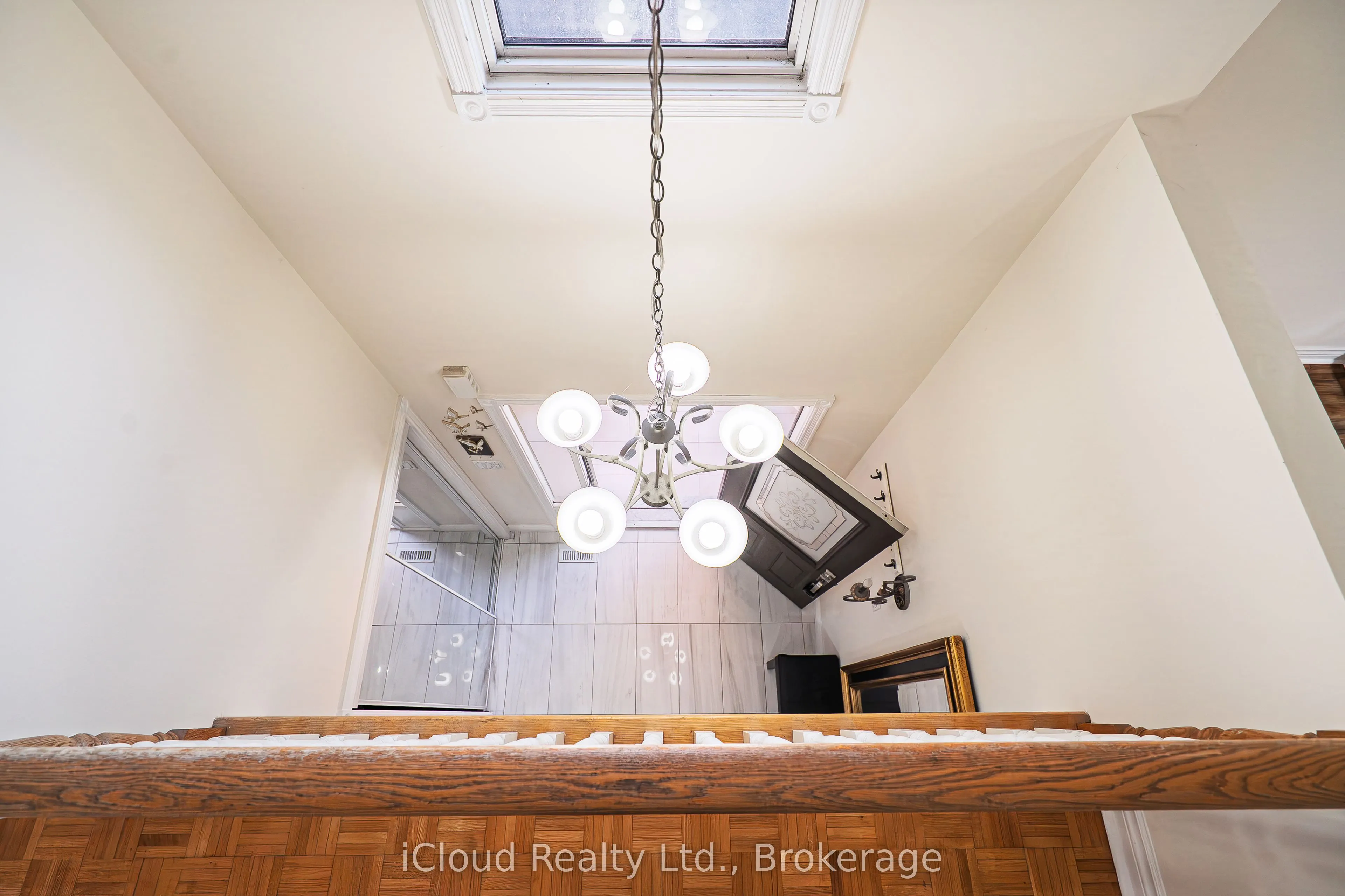80 Venice Crescent W