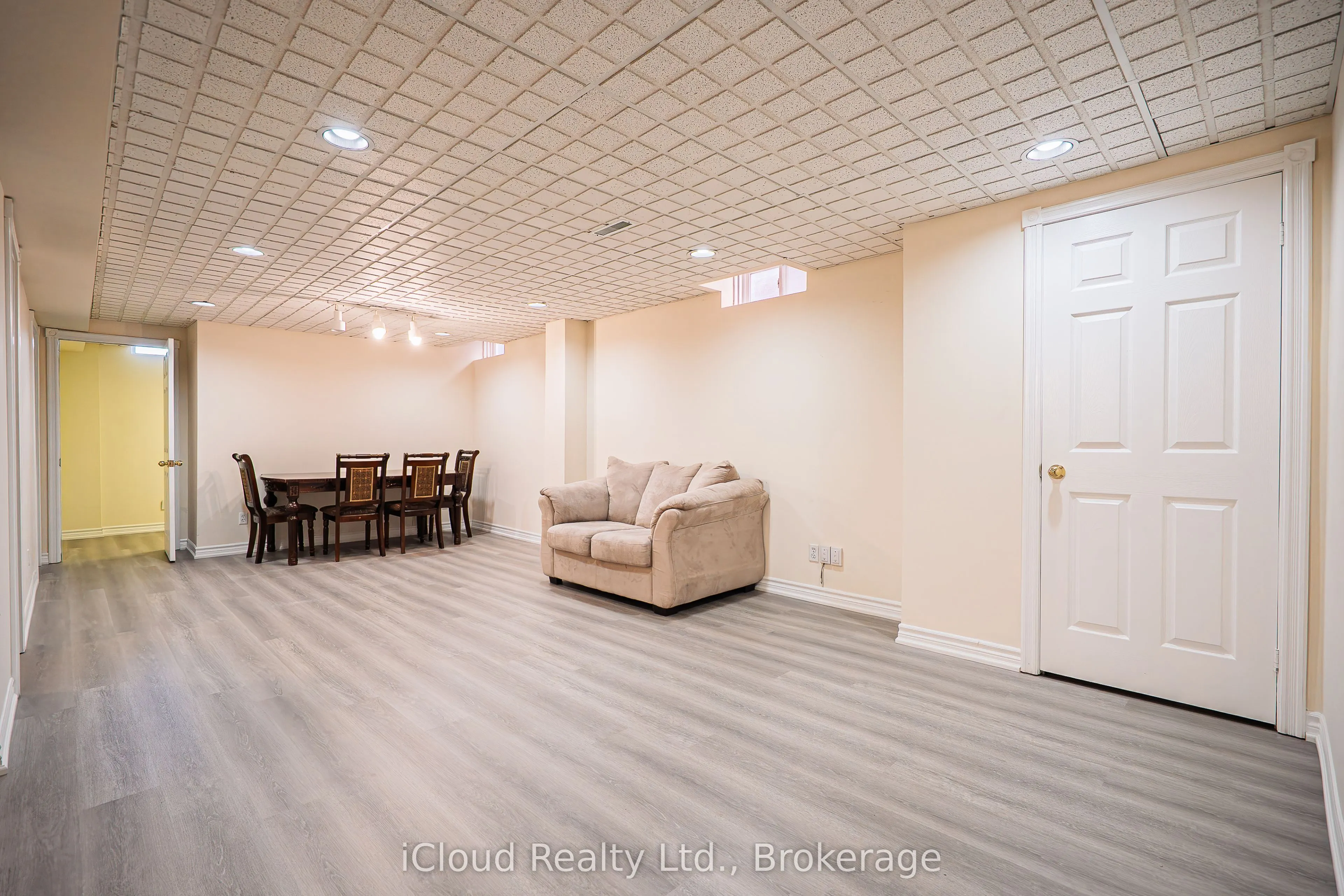 80 Venice Crescent W