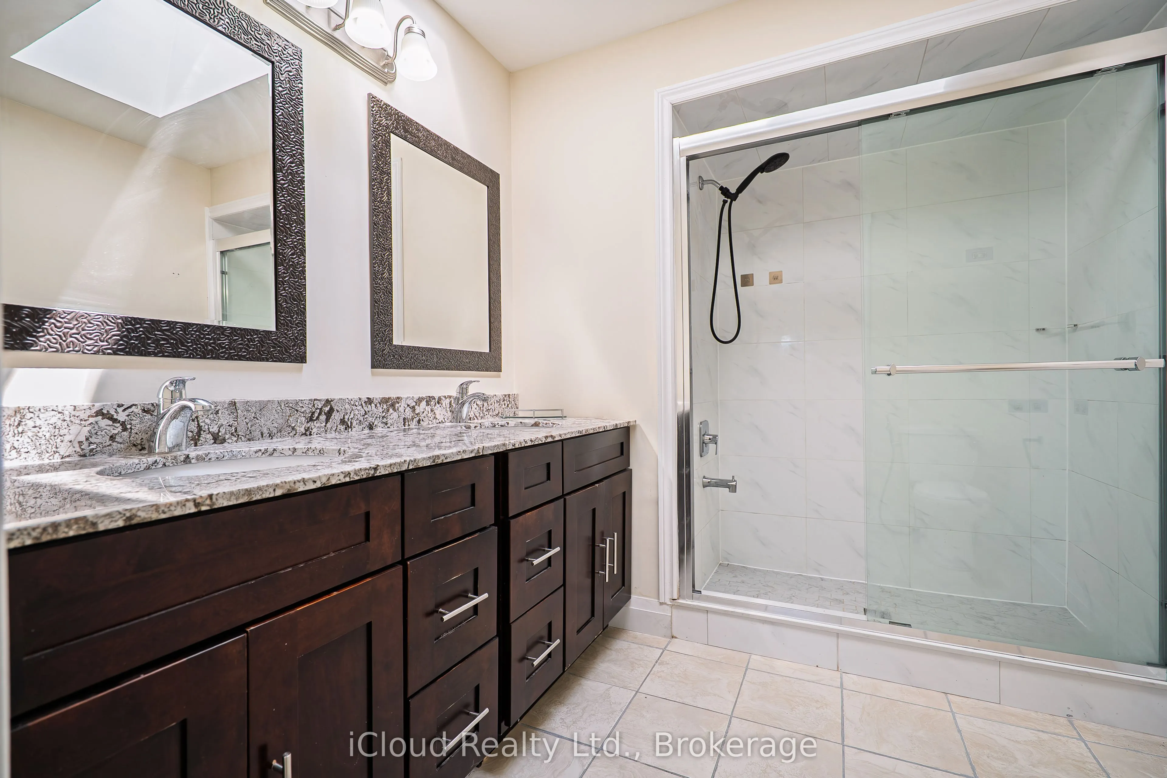 80 Venice Crescent W