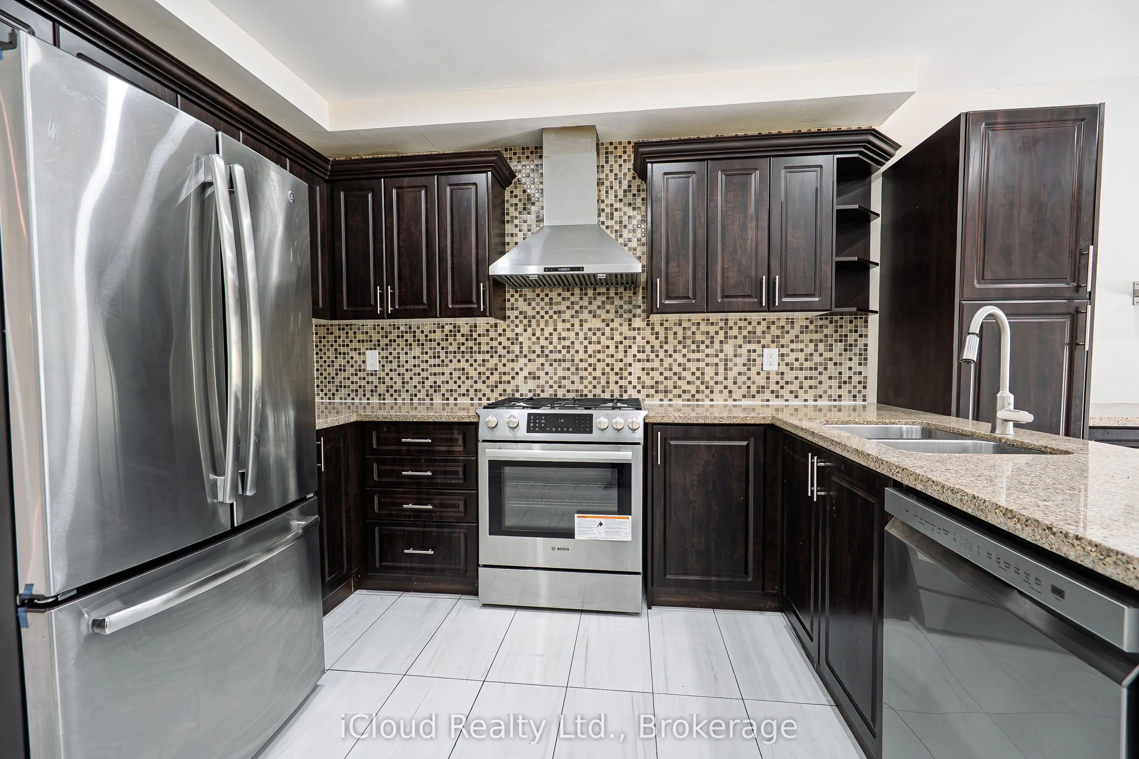 80 Venice Crescent W