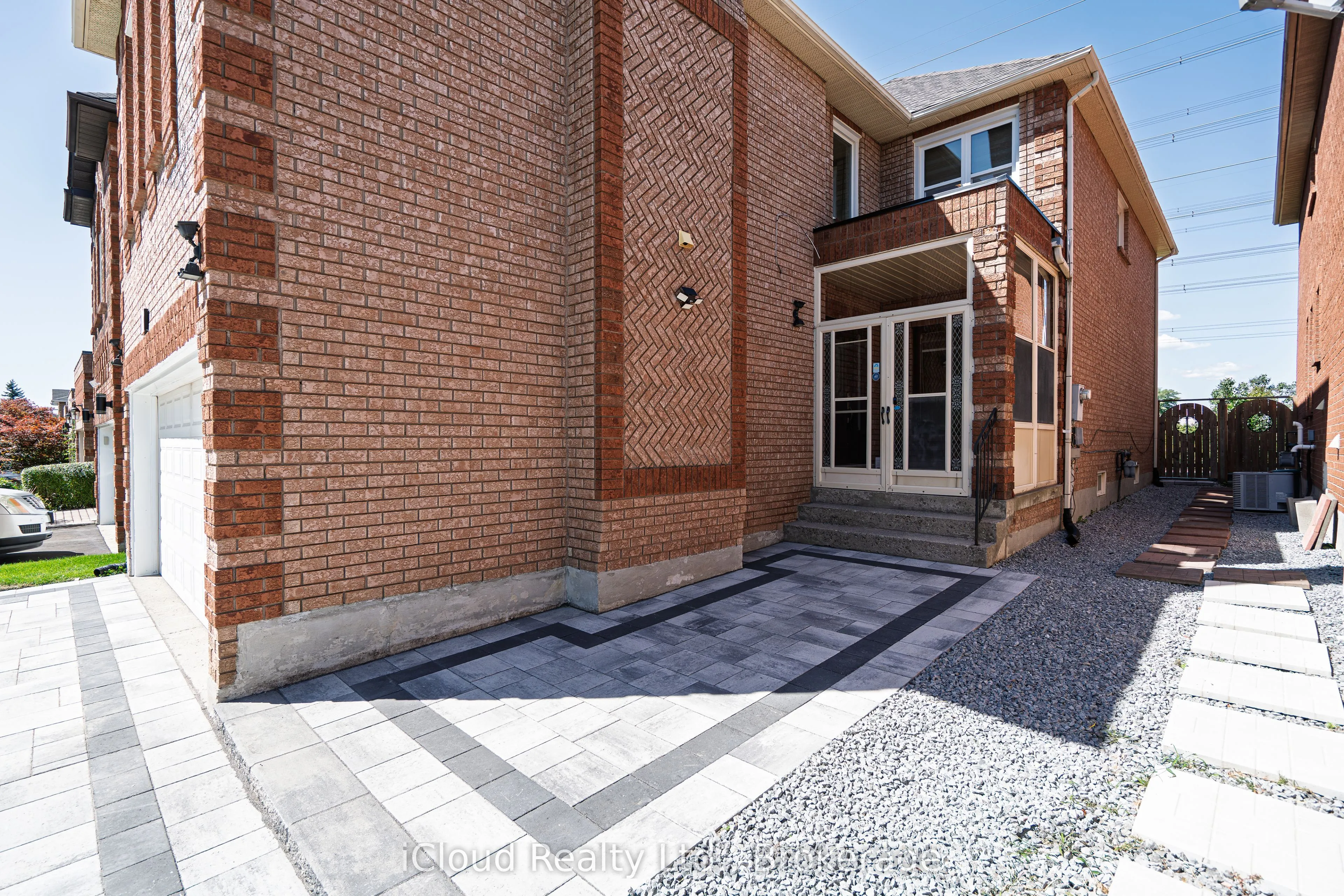 80 Venice Crescent W