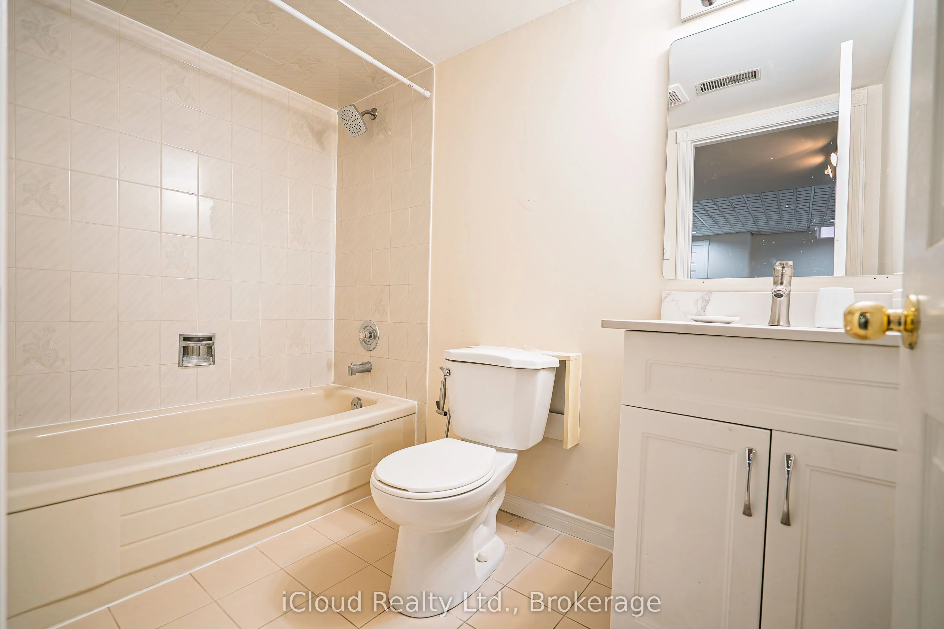 80 Venice Crescent W