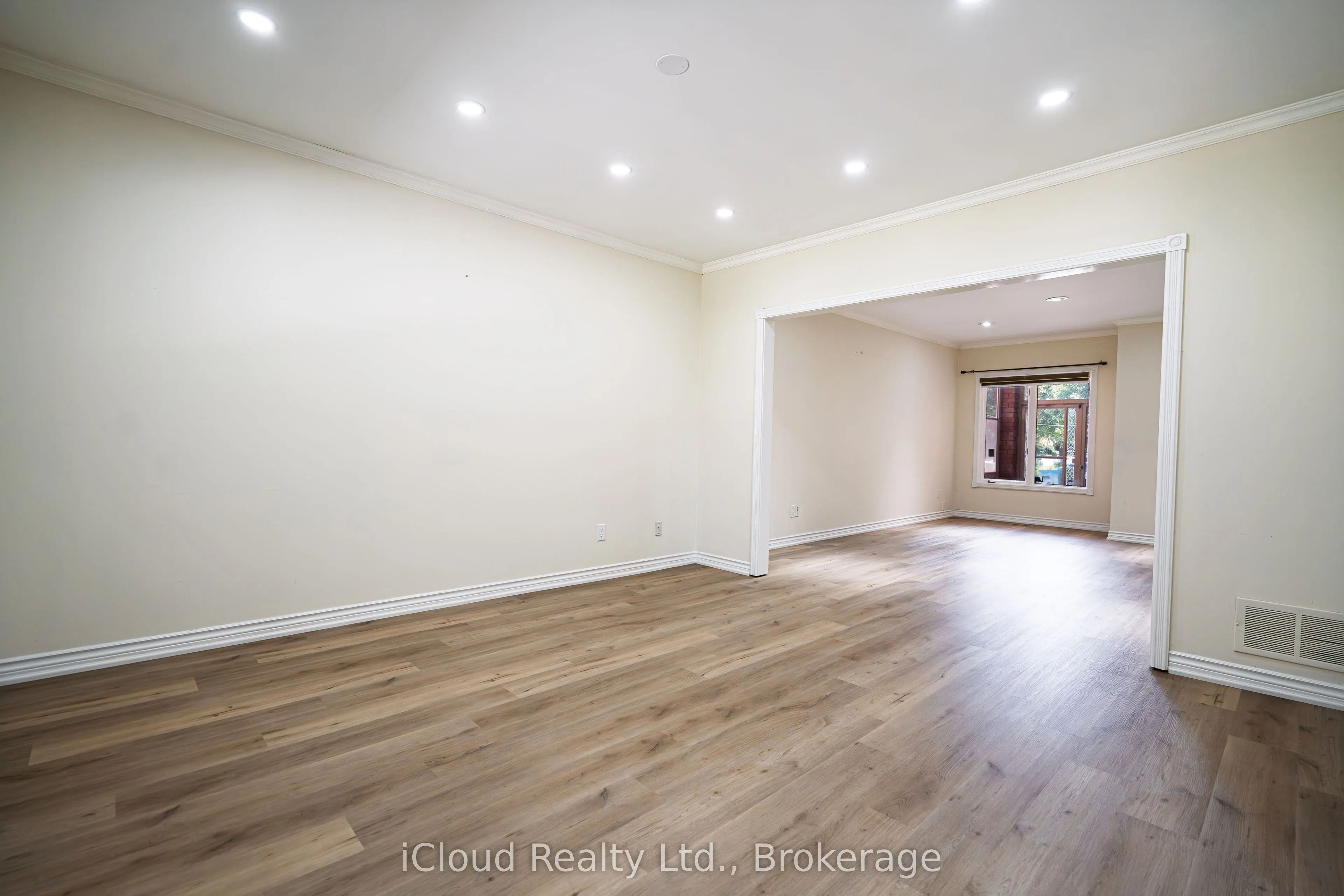80 Venice Crescent W