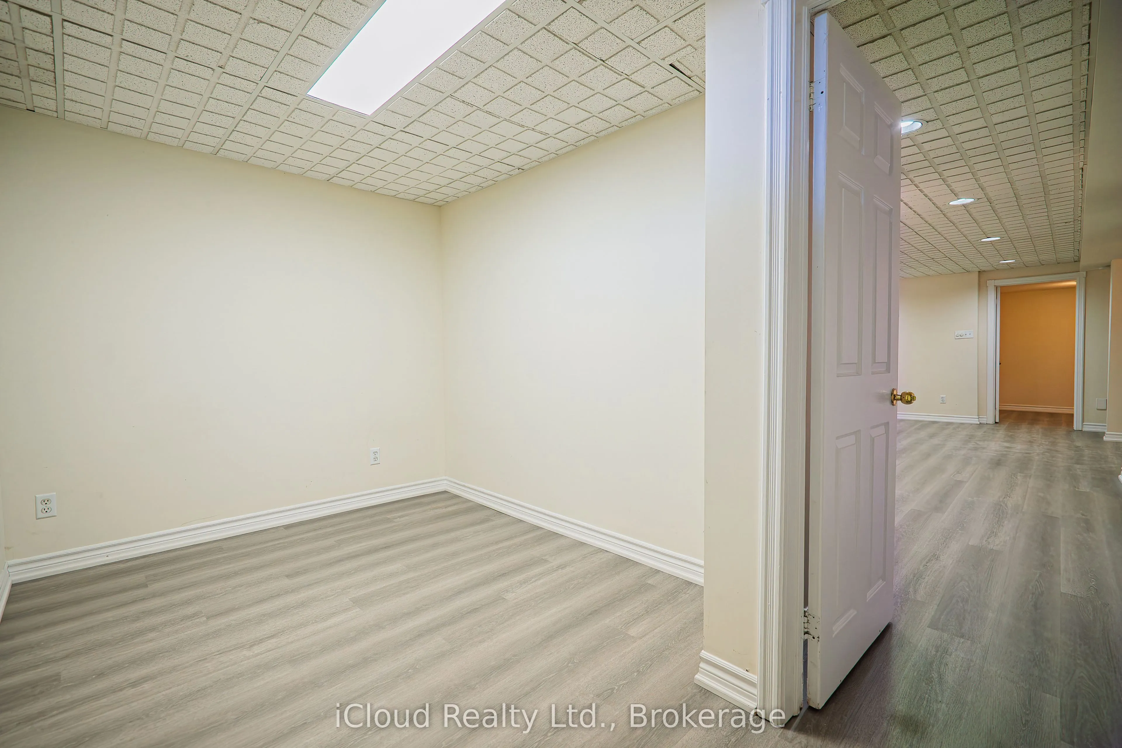 80 Venice Crescent W