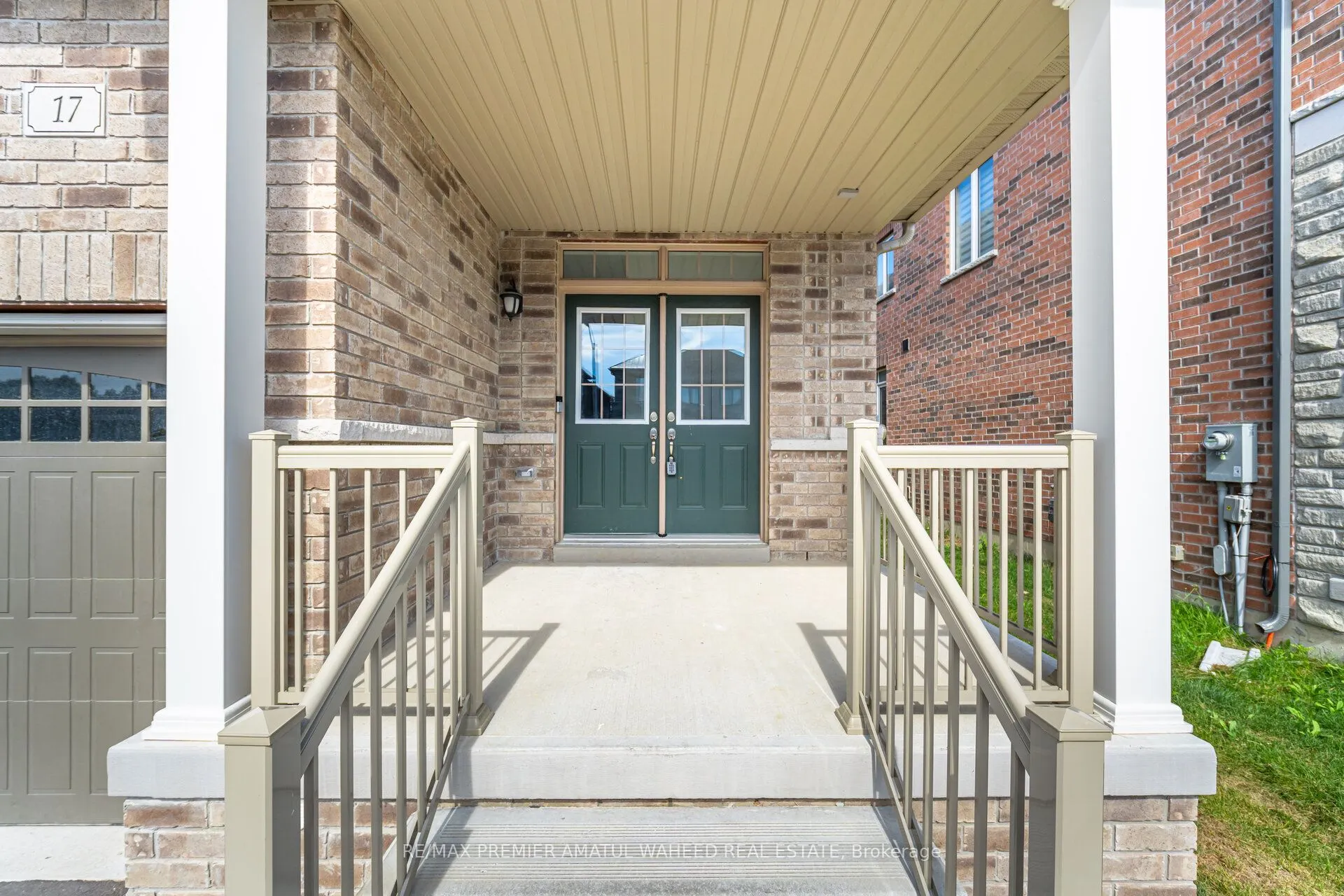 17 Ferragine Crescent