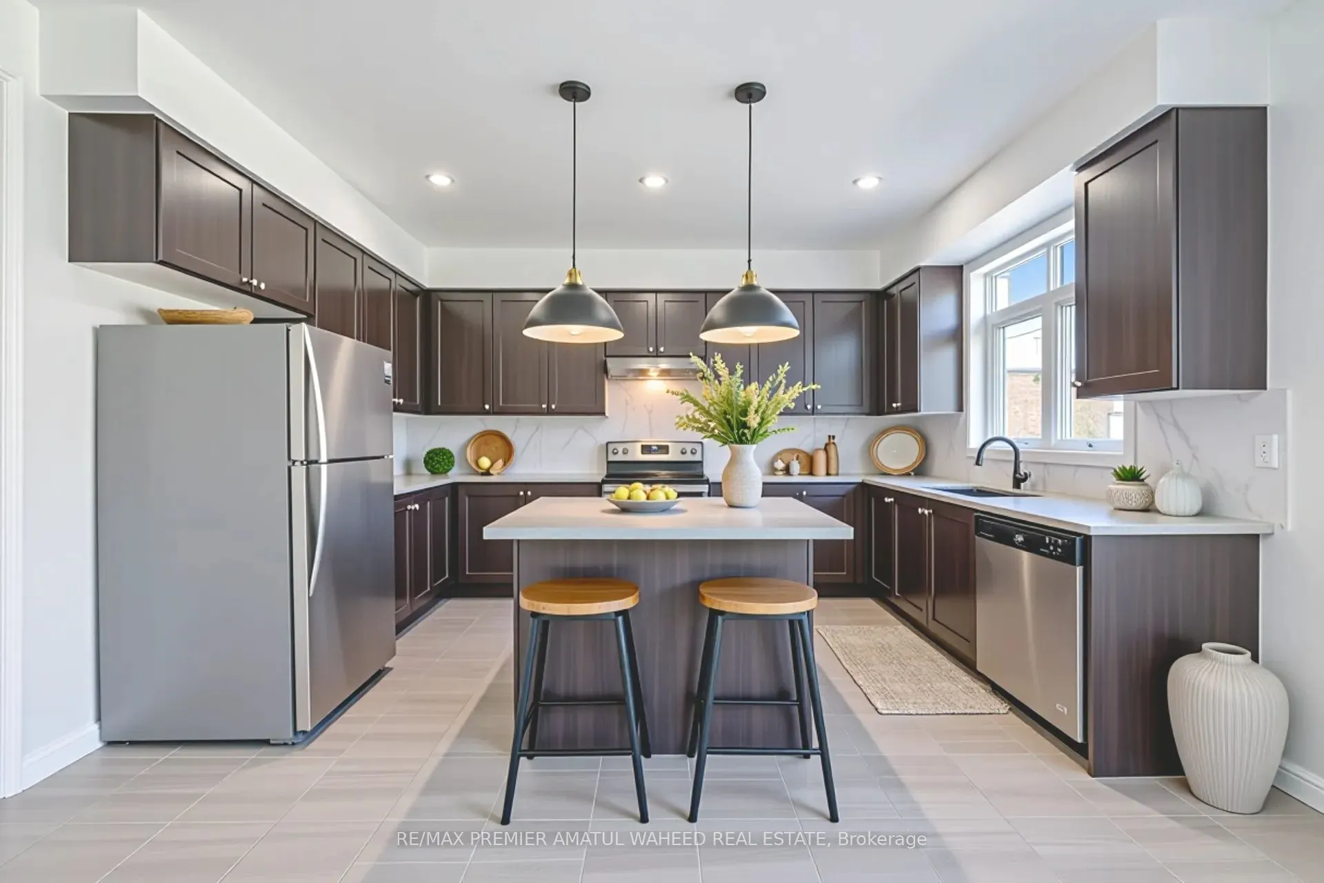 17 Ferragine Crescent