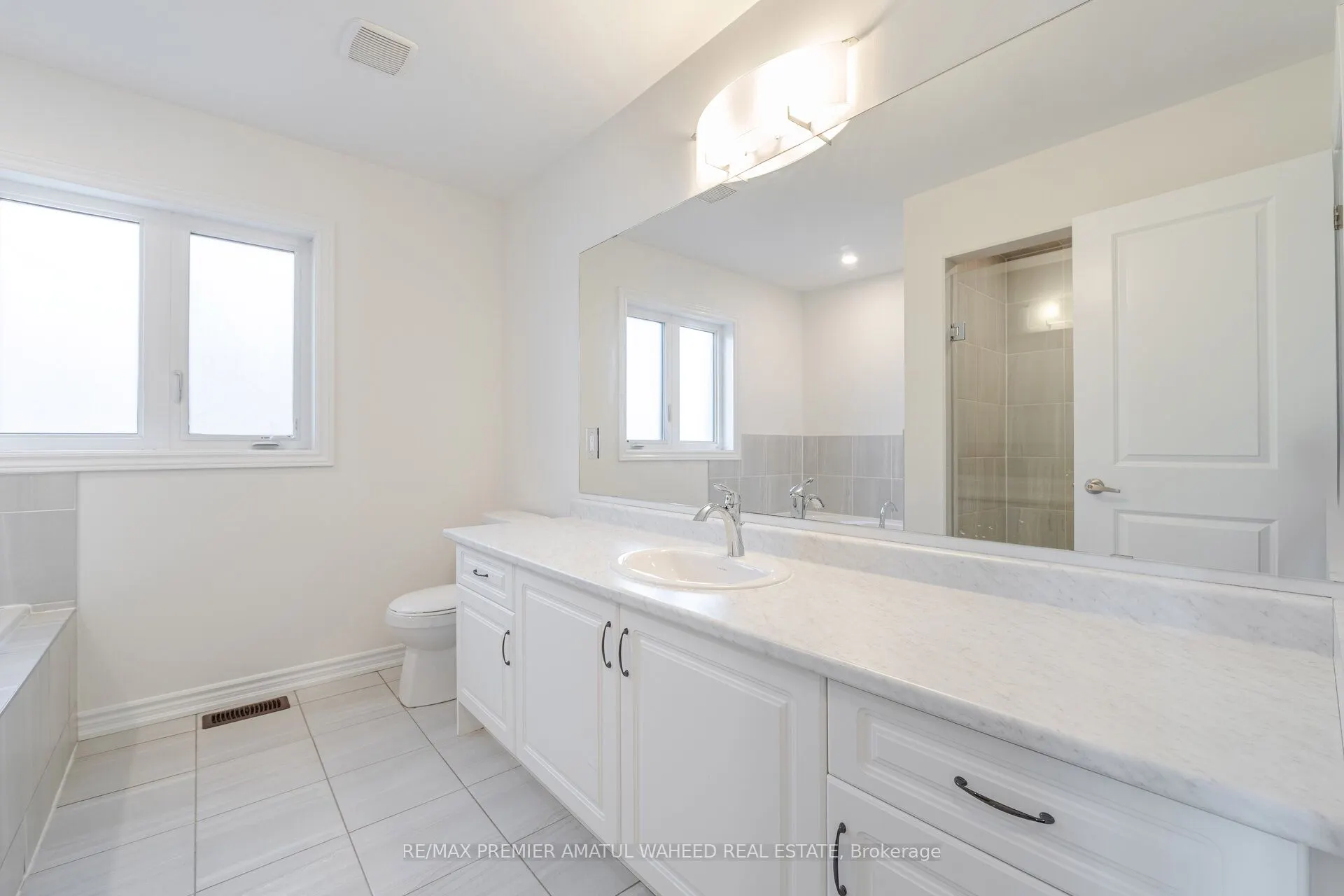 17 Ferragine Crescent