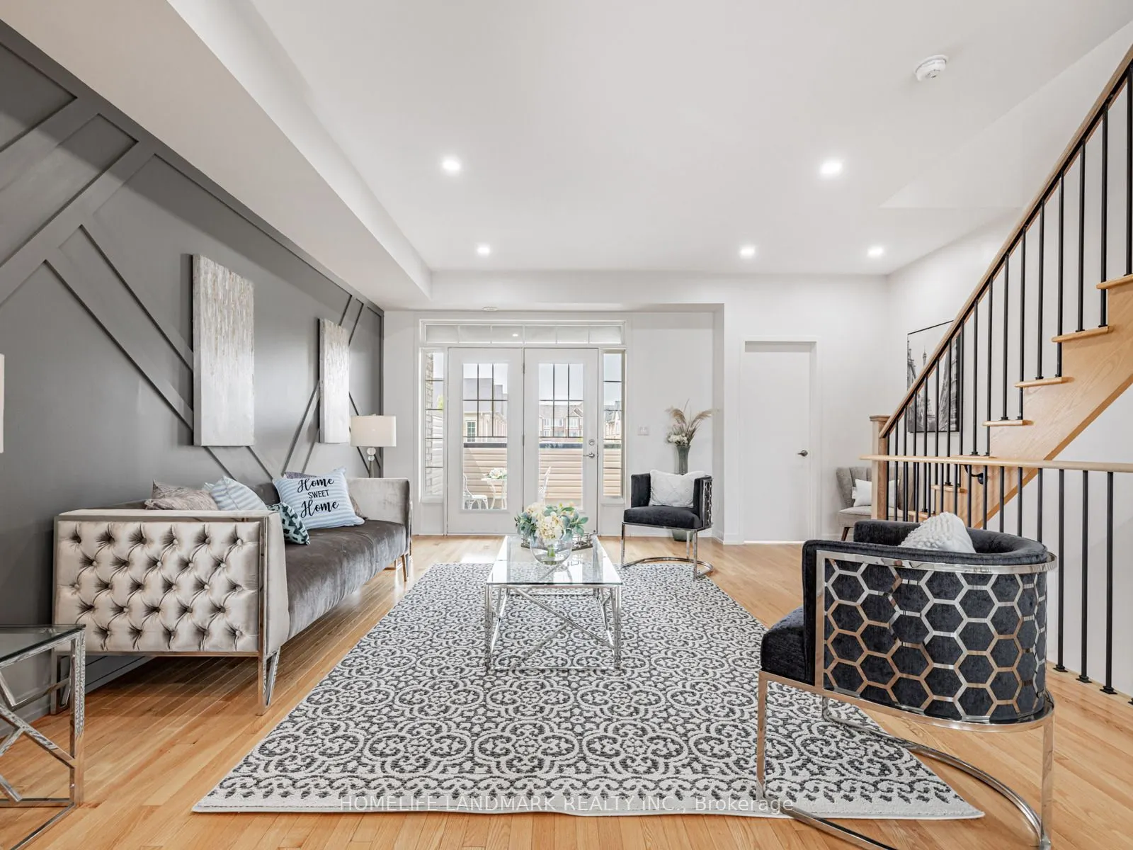 10606 Bathurst Street