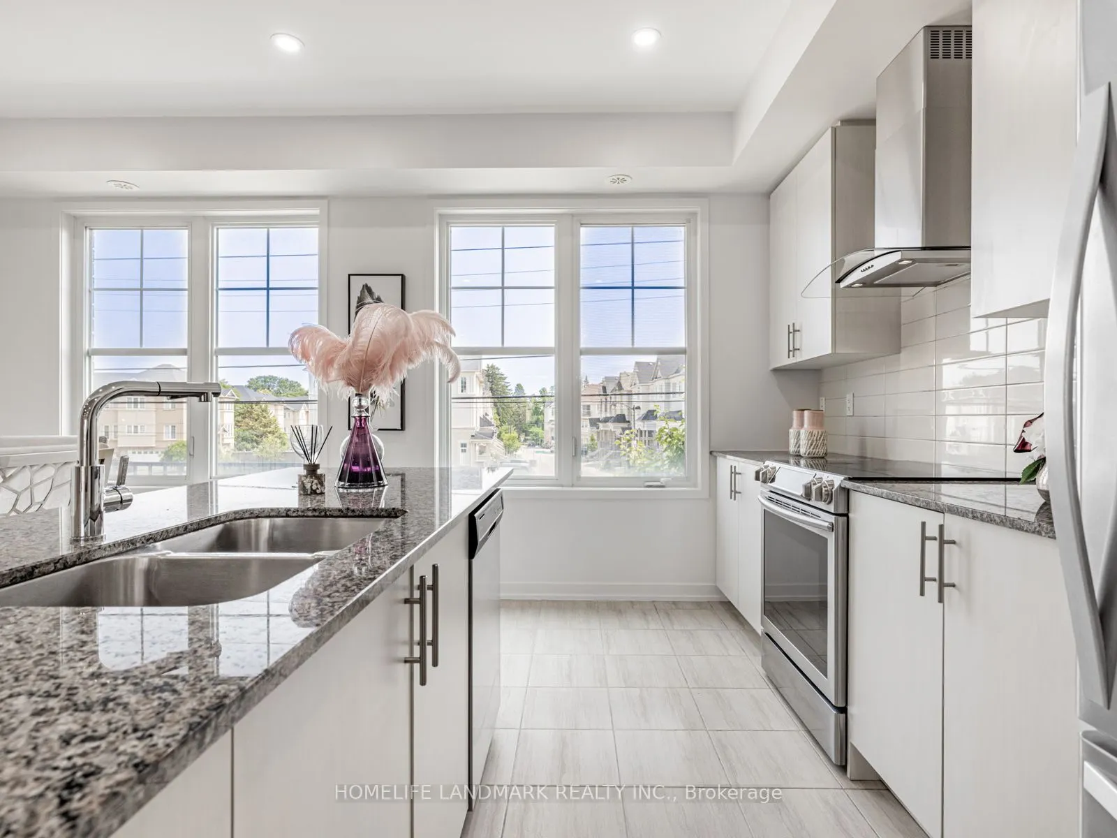 10606 Bathurst Street