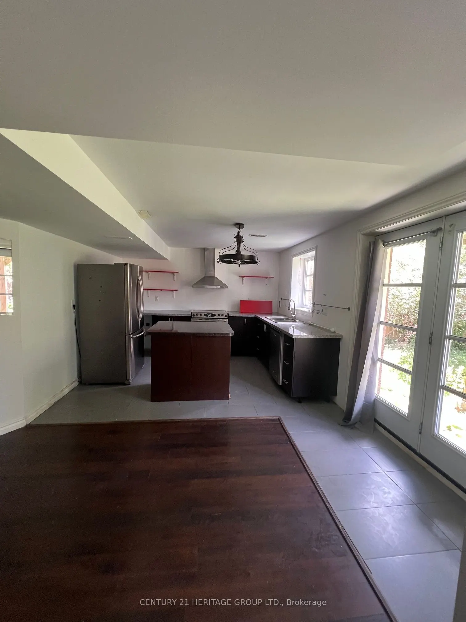 558 Ilan Ramon Boulevard