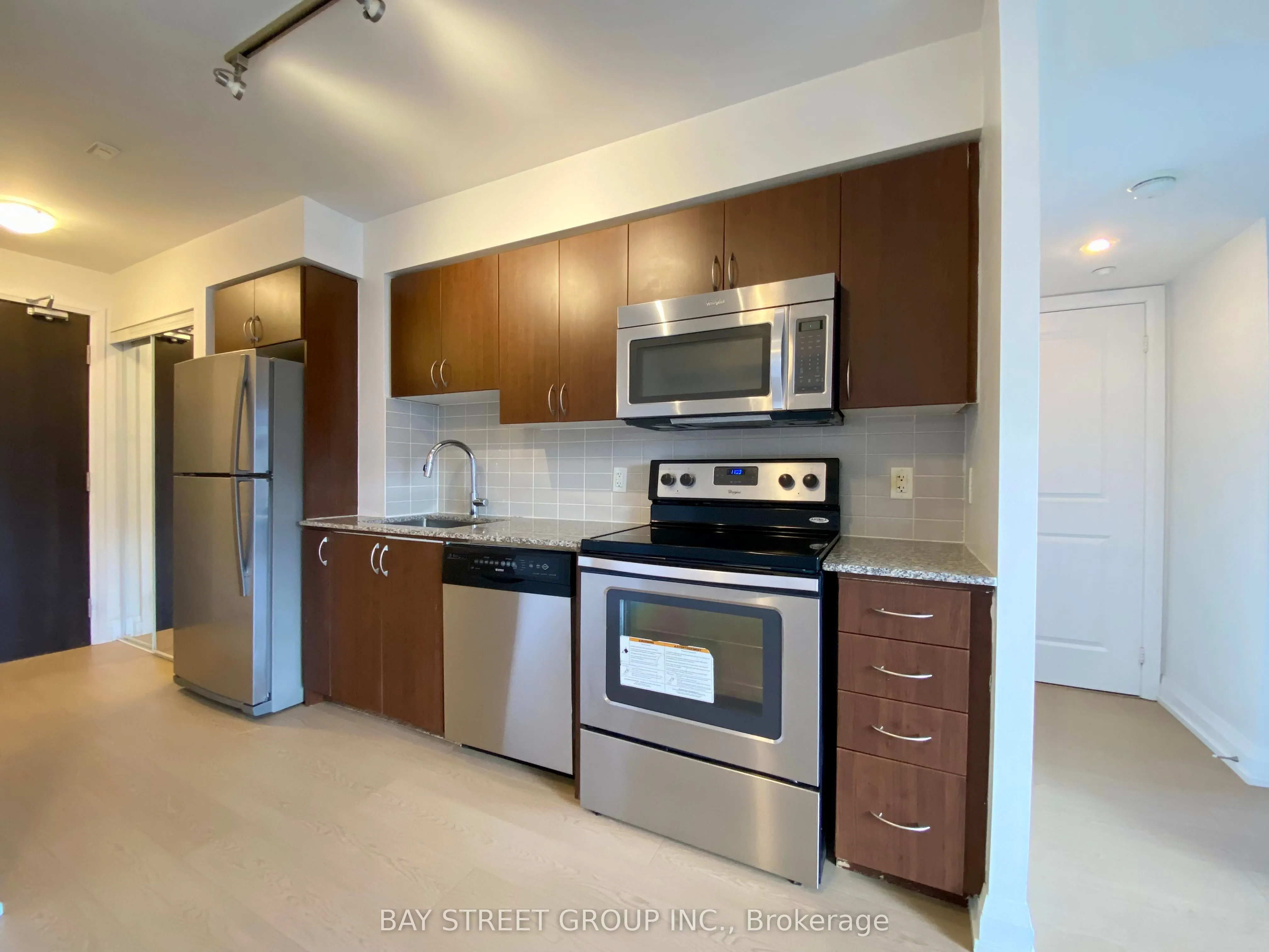 370 Highway 7 E, #925