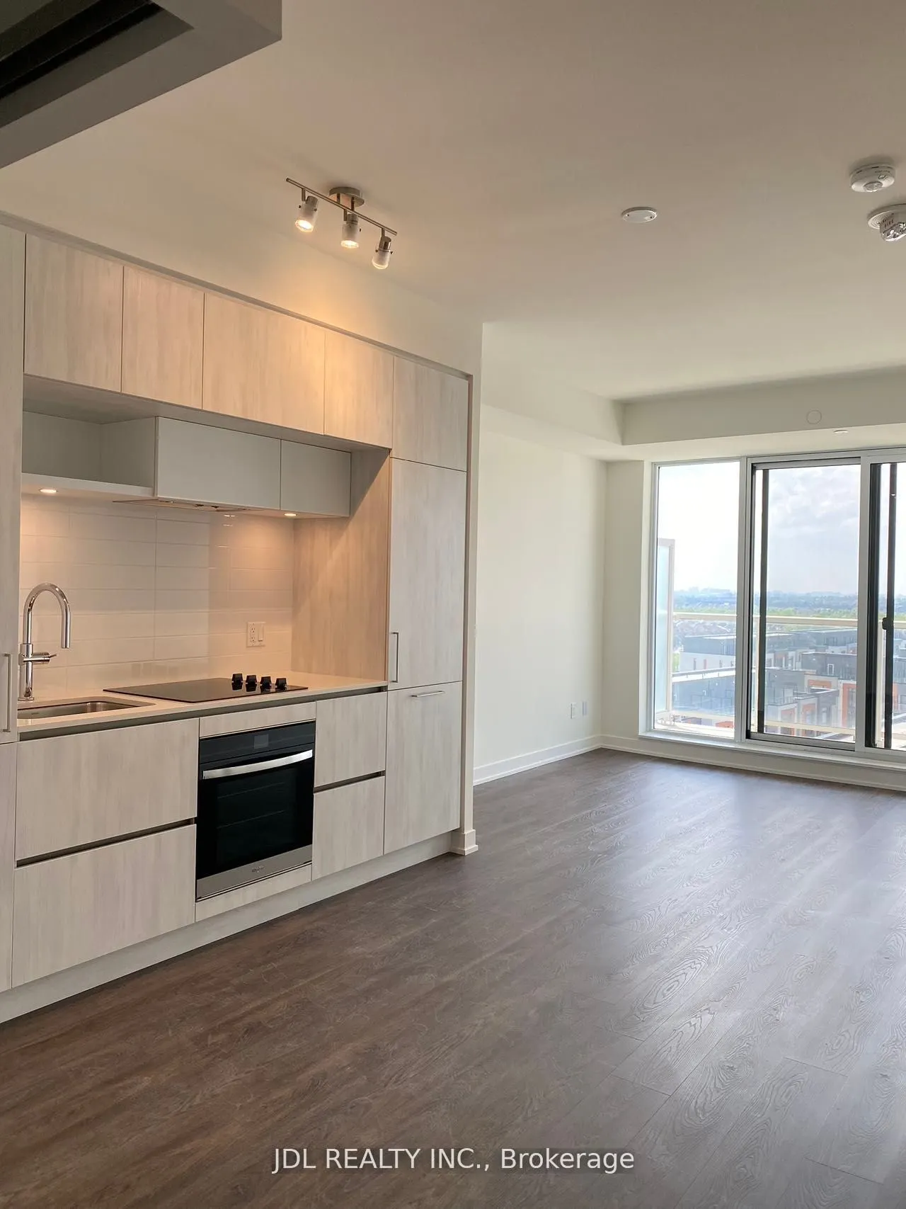 2 David Eyer Road N, #831