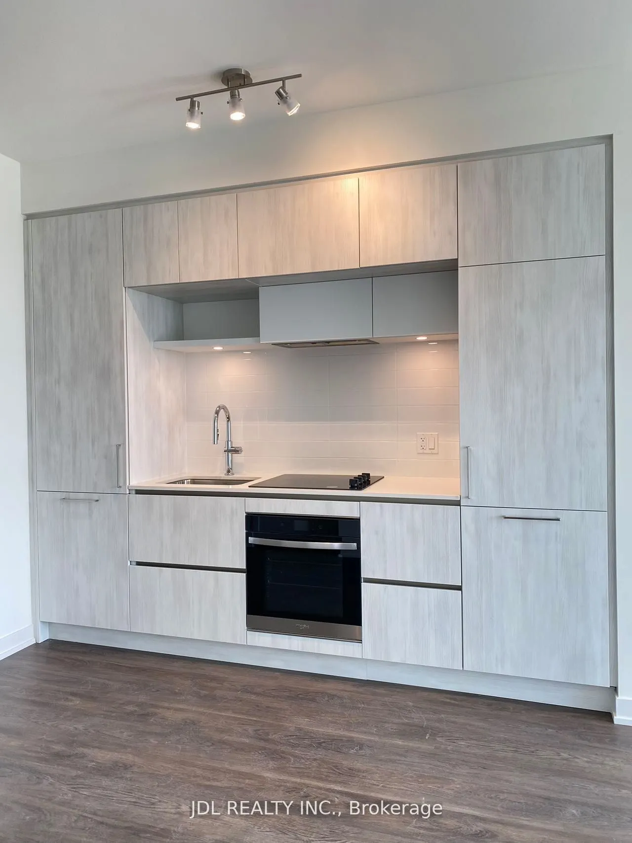 2 David Eyer Road N, #831