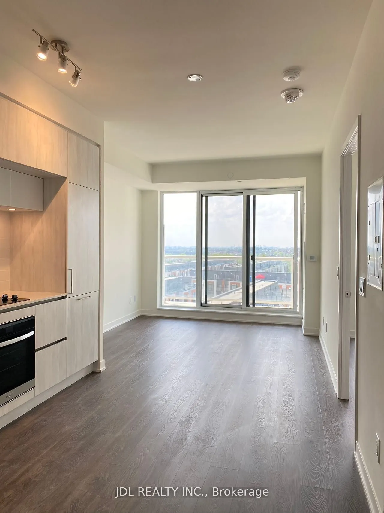 2 David Eyer Road N, #831