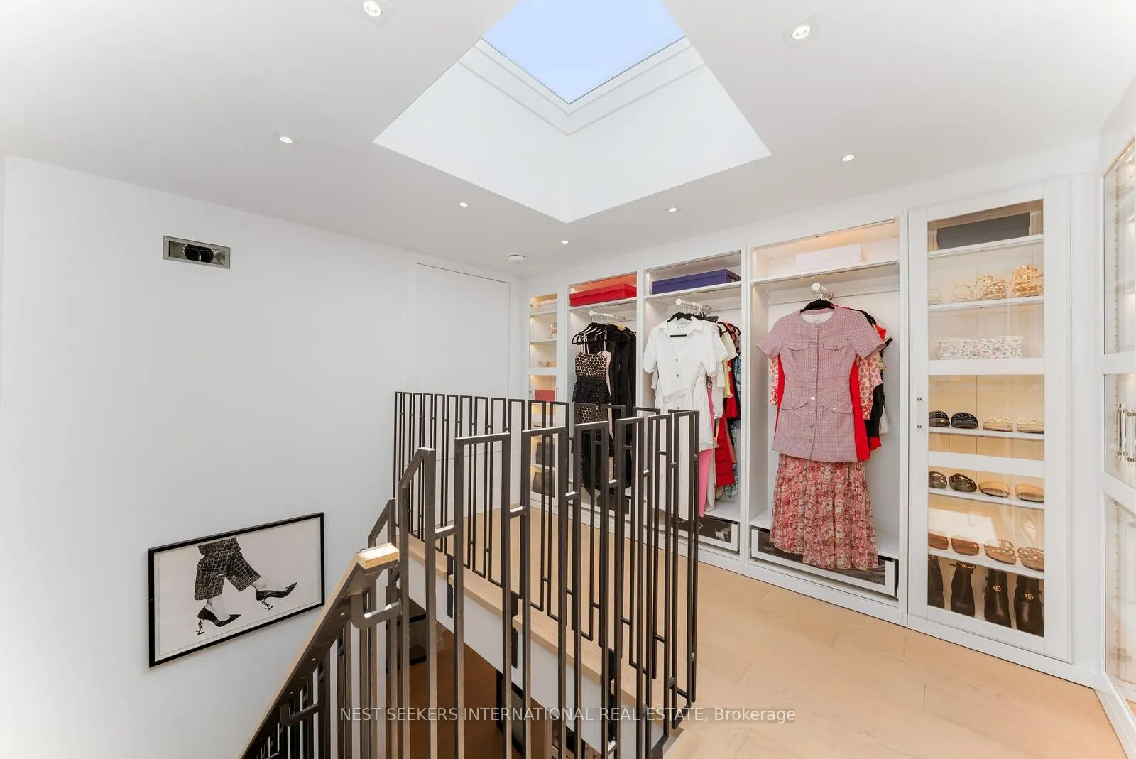 6 Forestave Crescent