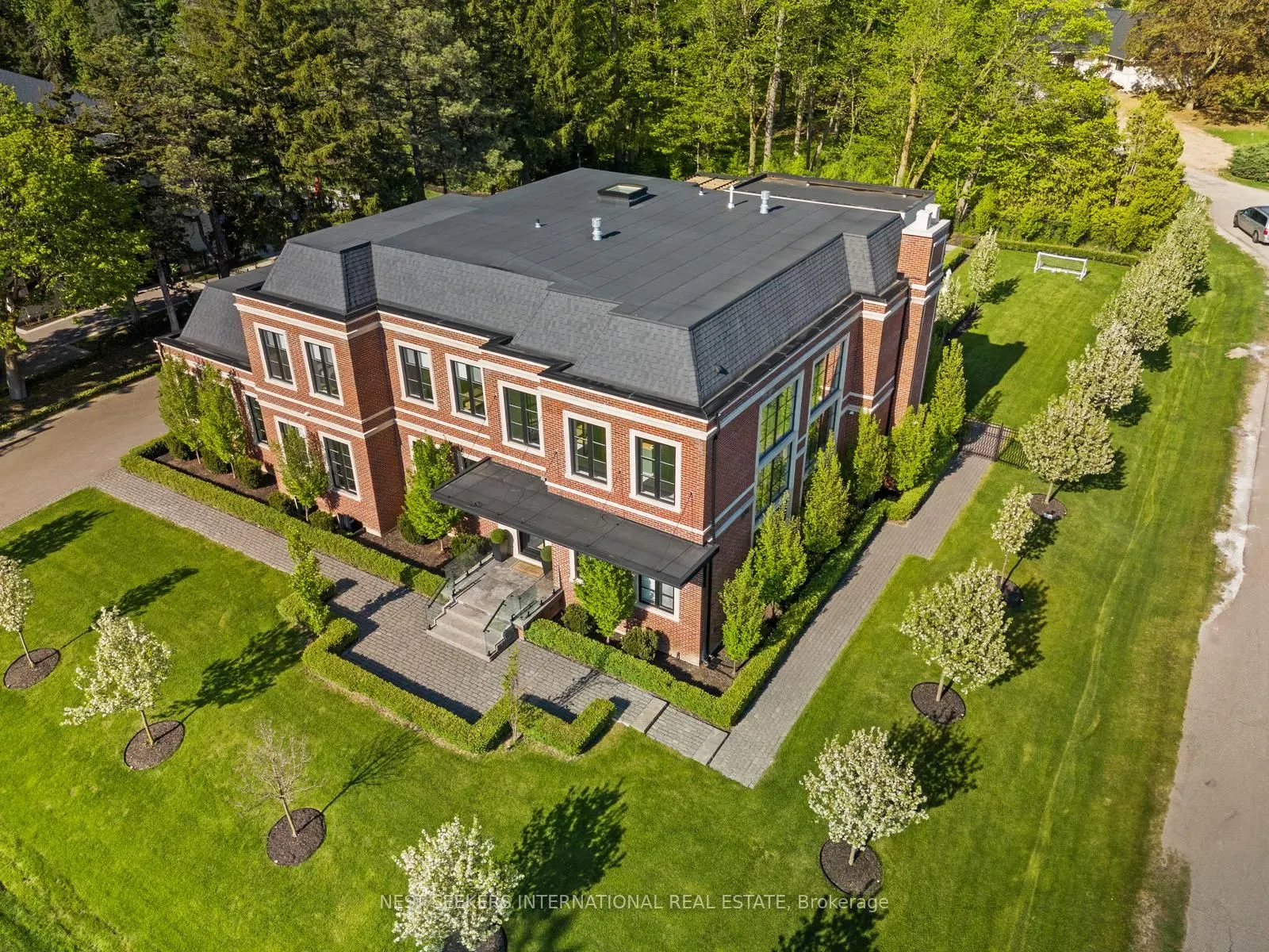 6 Forestave Crescent