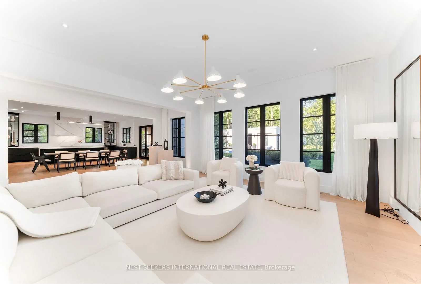 6 Forestave Crescent