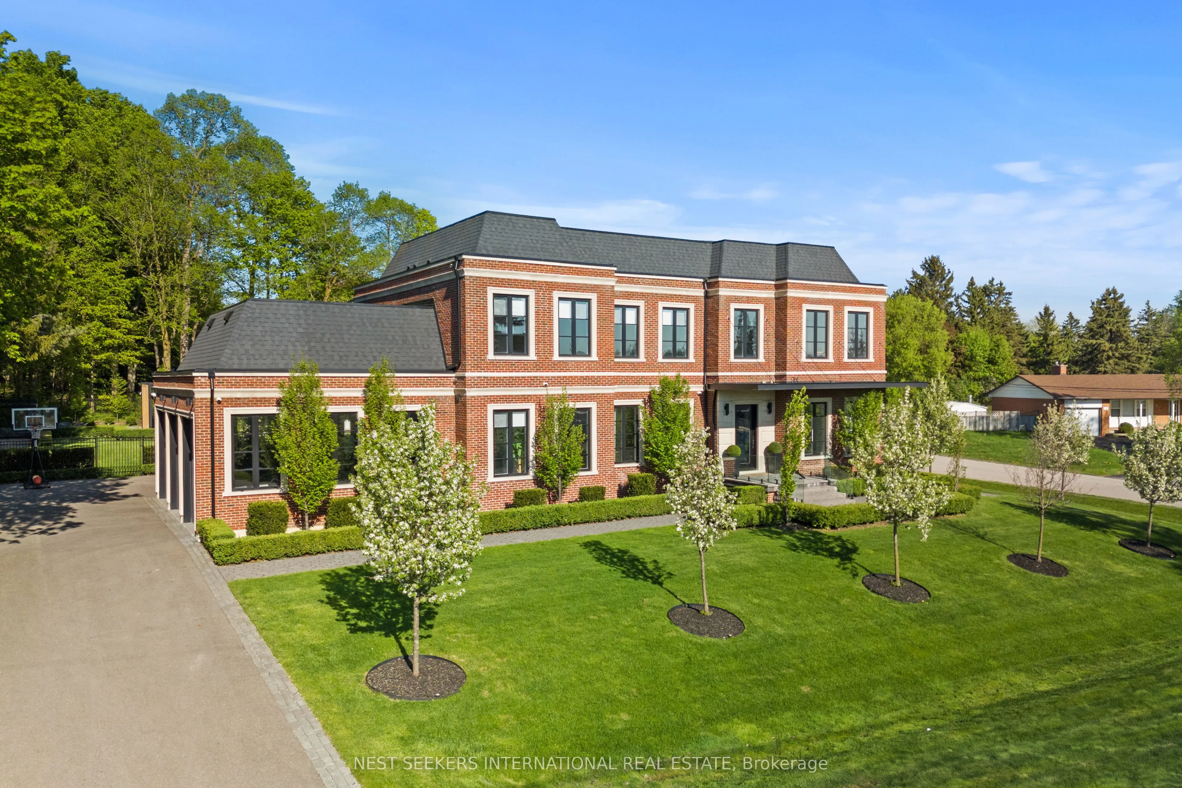 6 Forestave Crescent