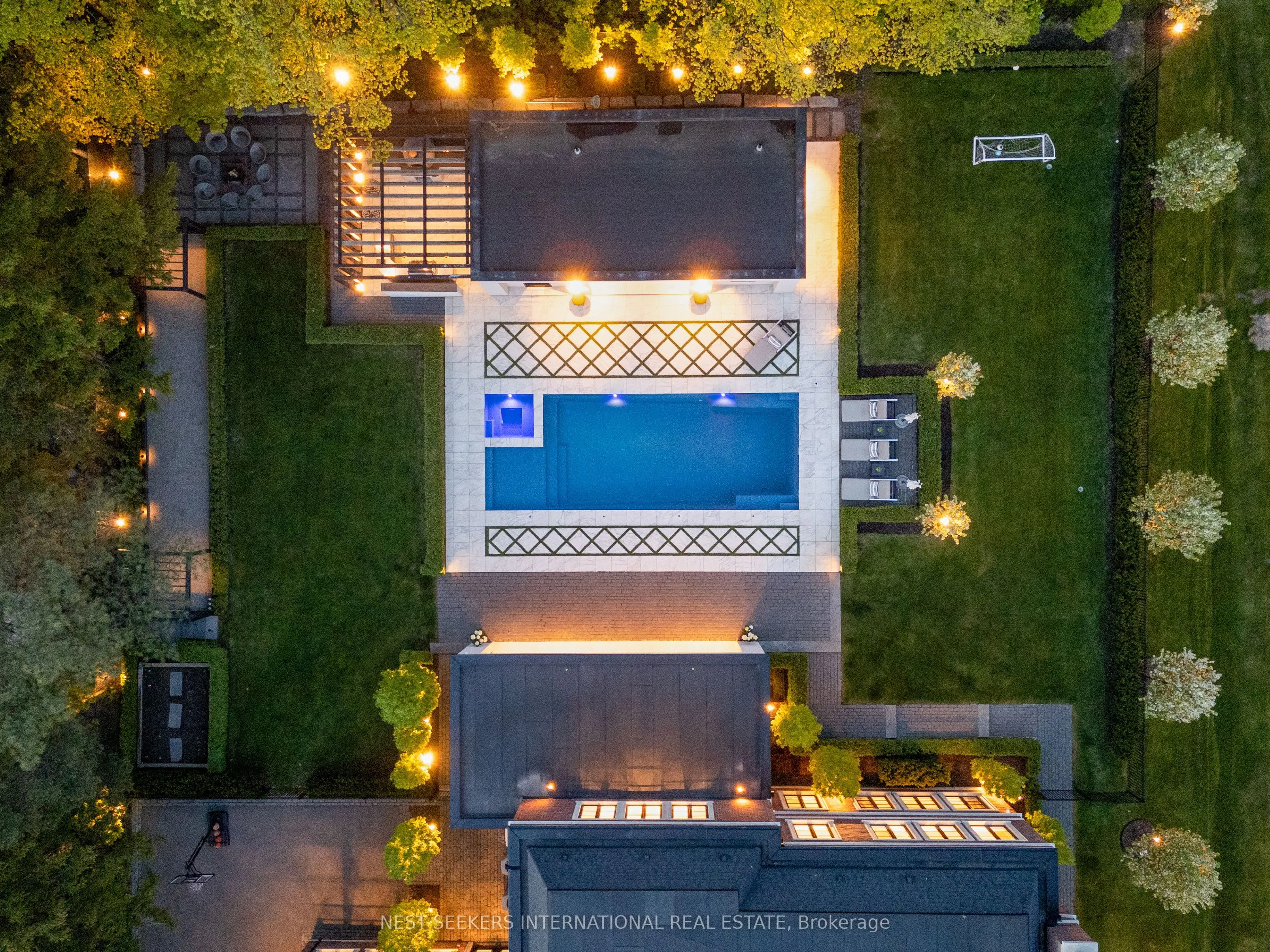 6 Forestave Crescent