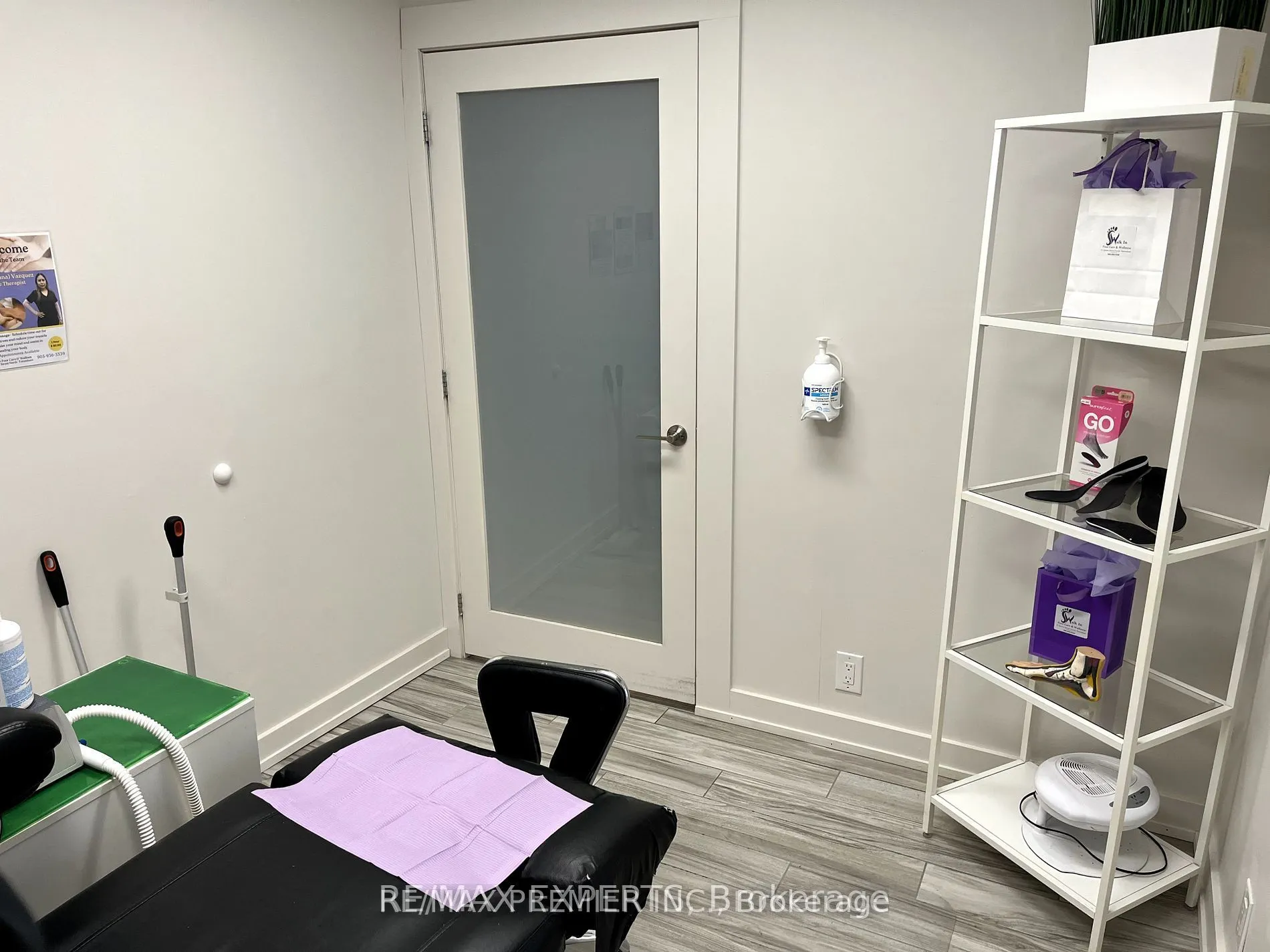 31 Queen Street N, #Room L