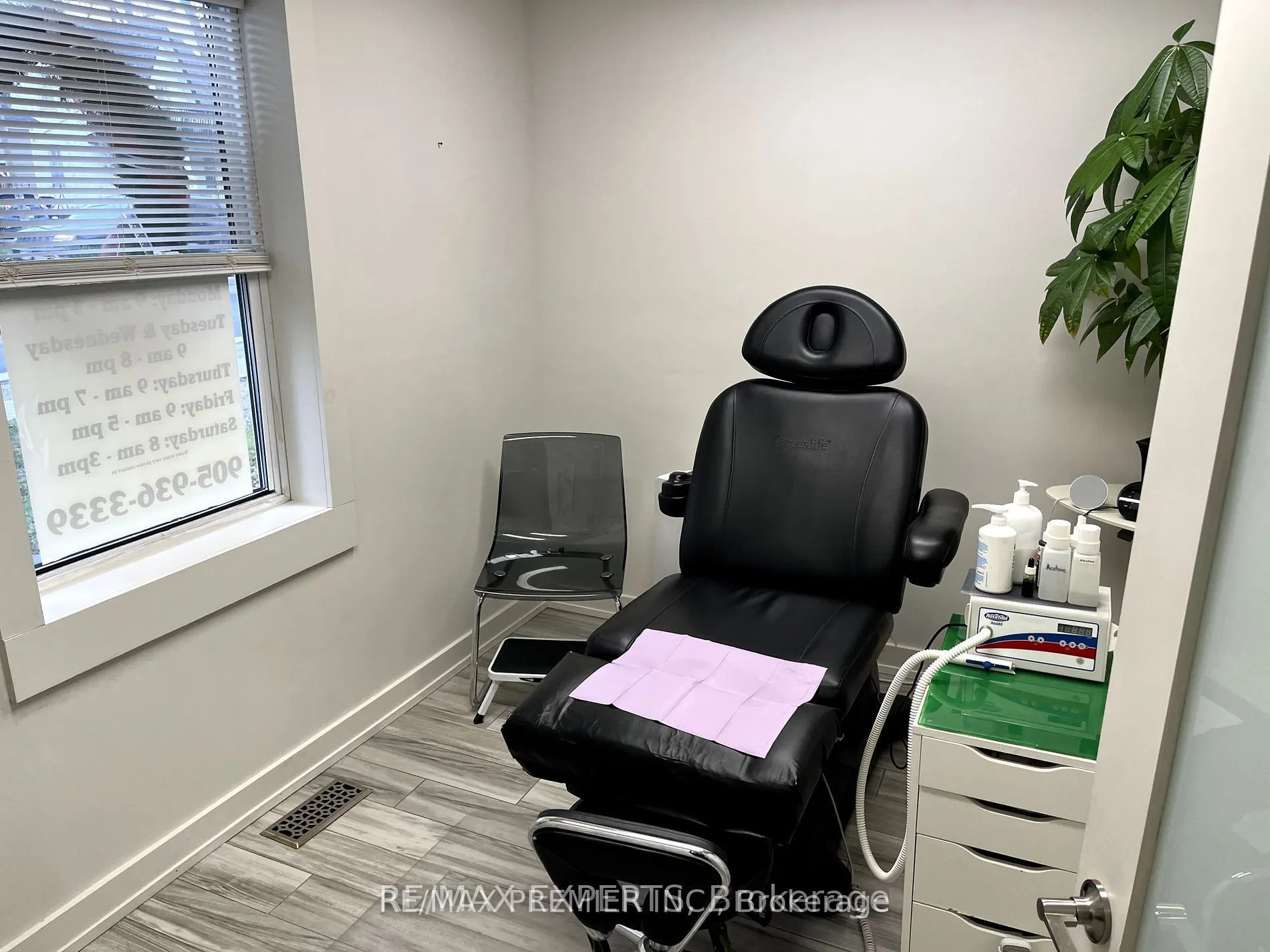 31 Queen Street N, #Room L