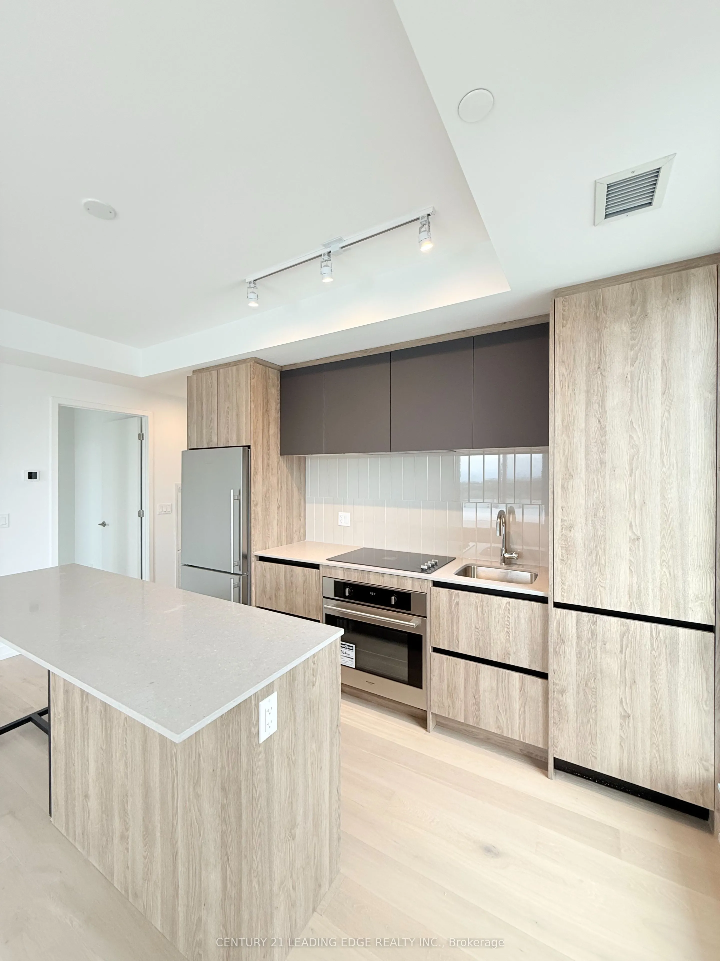 8 Beverley Glen Boulevard, #909
