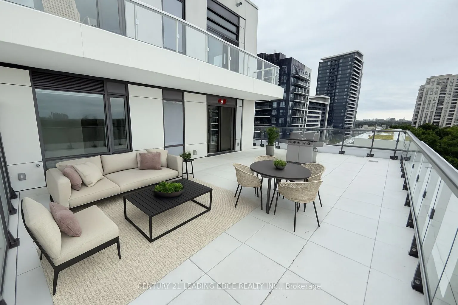 8 Beverley Glen Boulevard, #909
