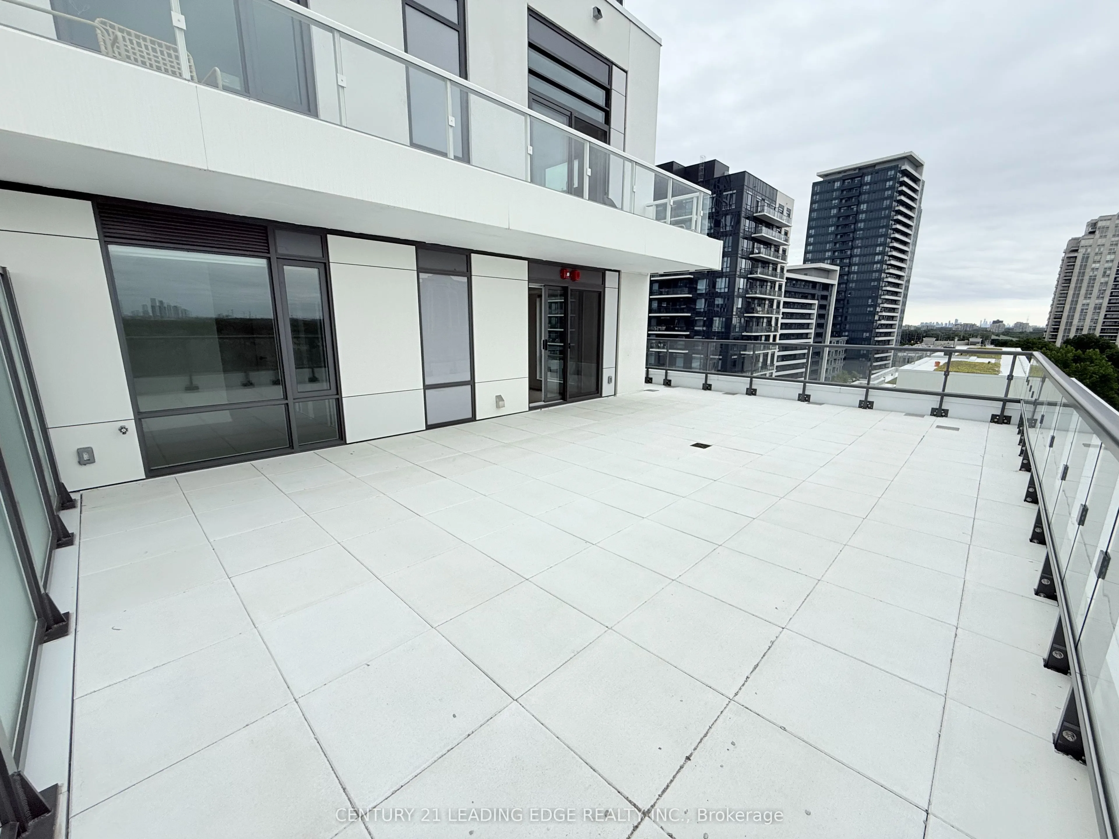 8 Beverley Glen Boulevard, #909