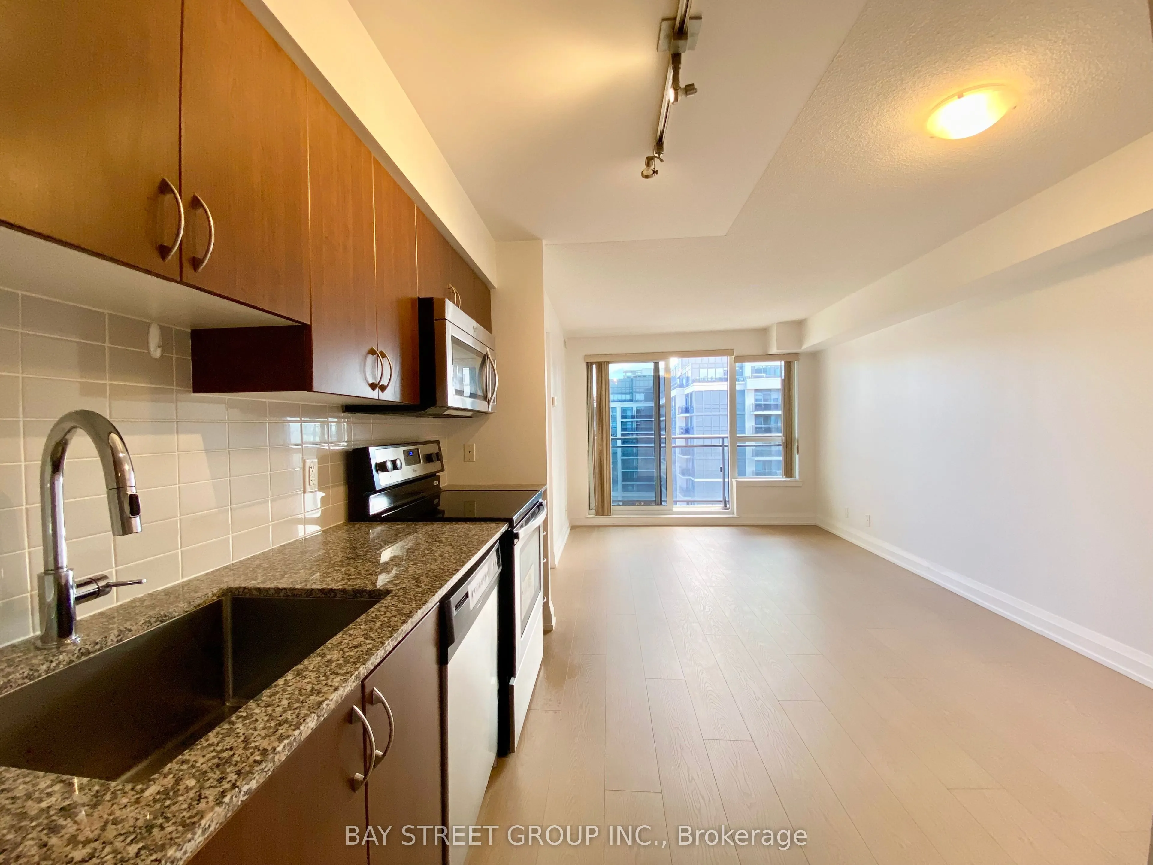 370 Highway 7 E, #925