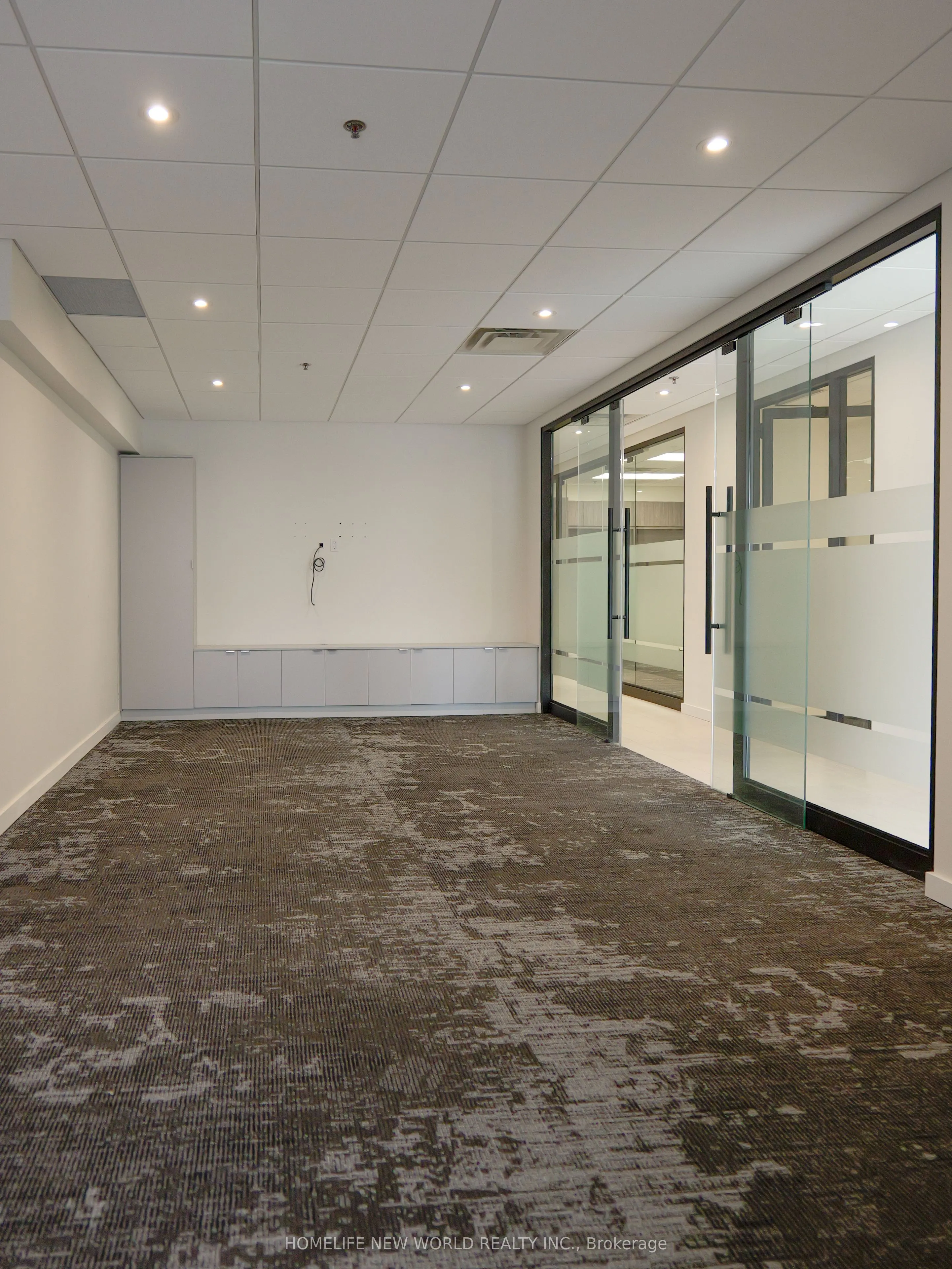 8901 Woodbine Avenue, #118
