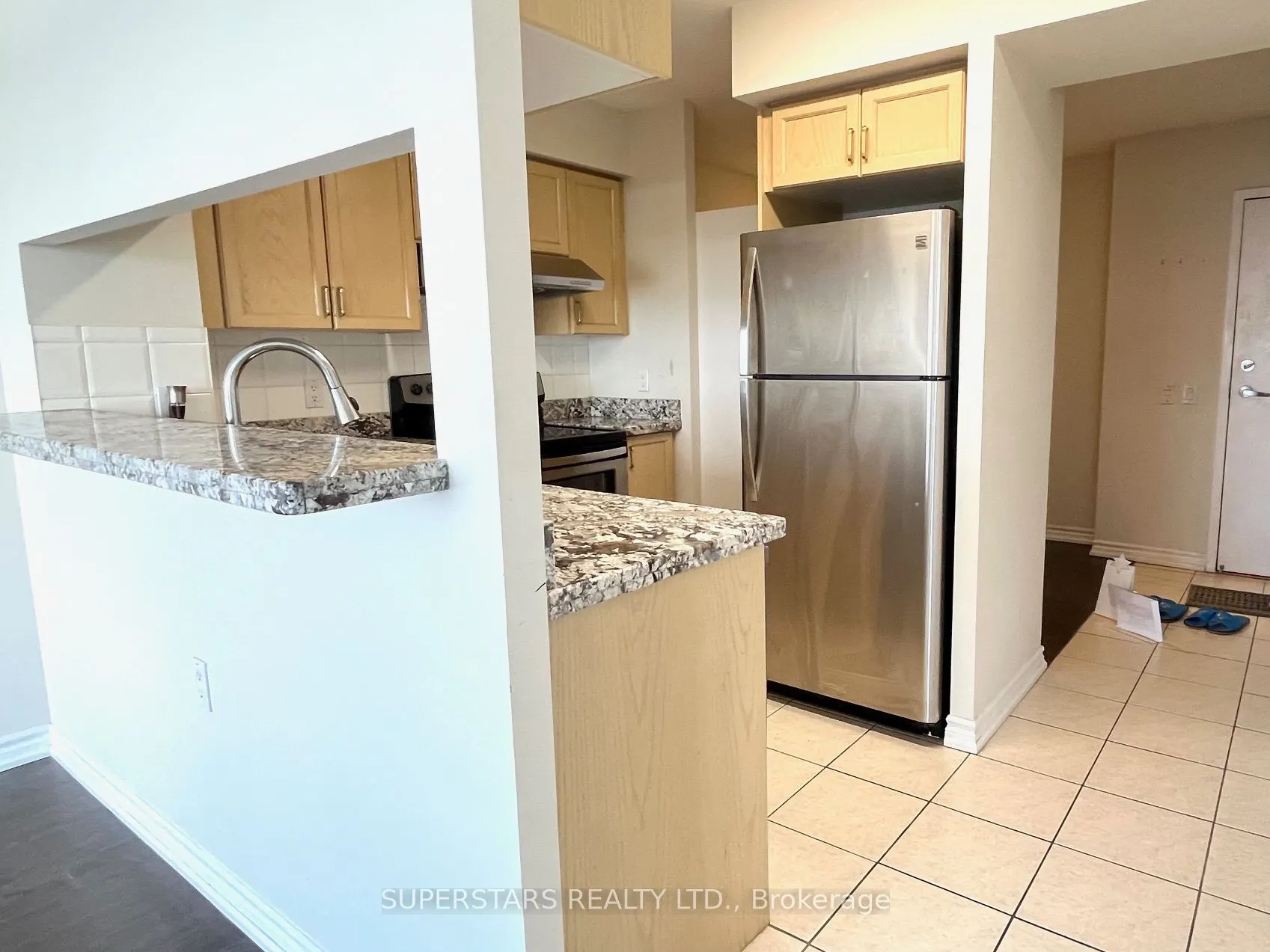 9015 Leslie Street, #LPH12