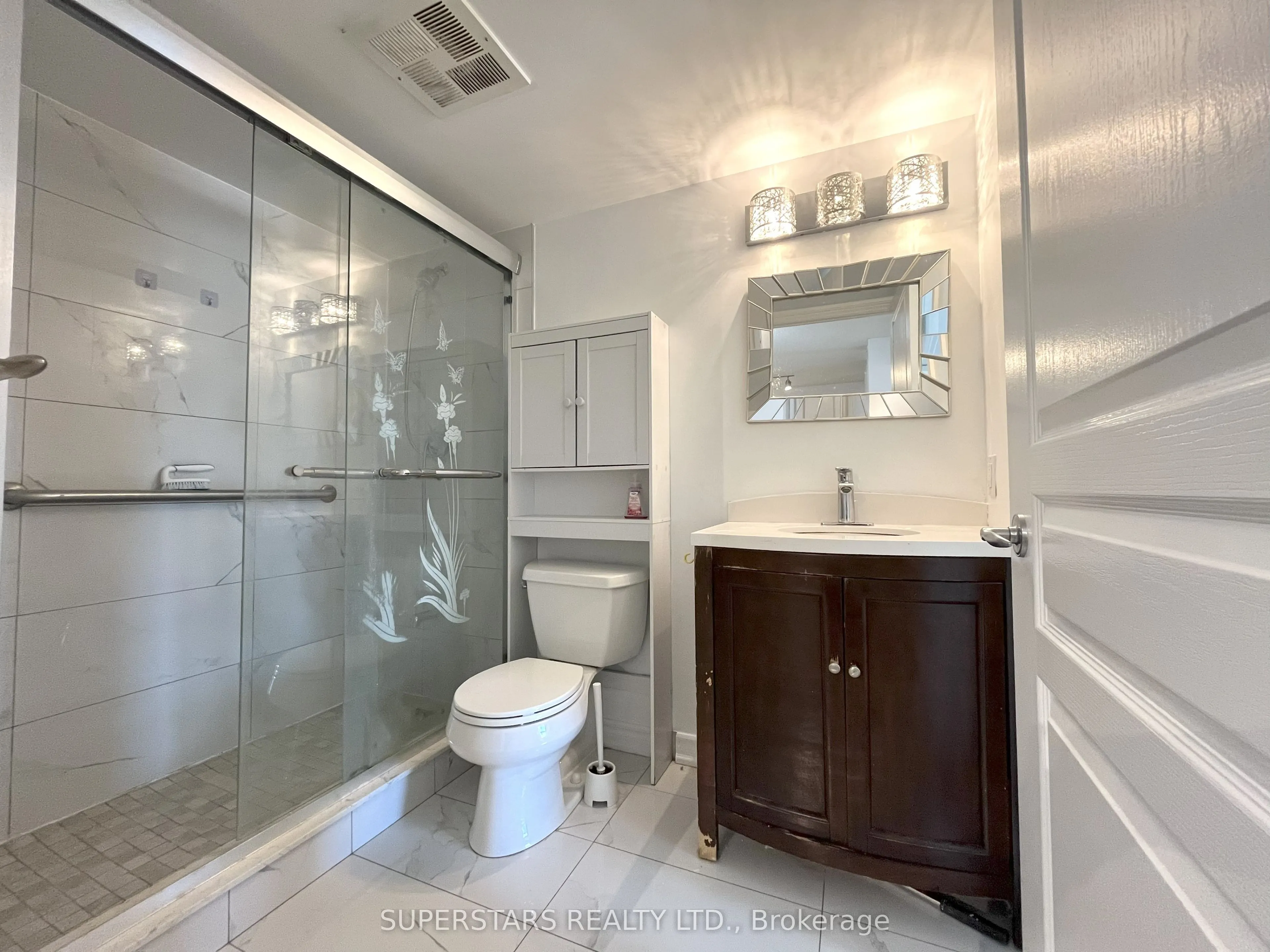 9015 Leslie Street, #LPH12