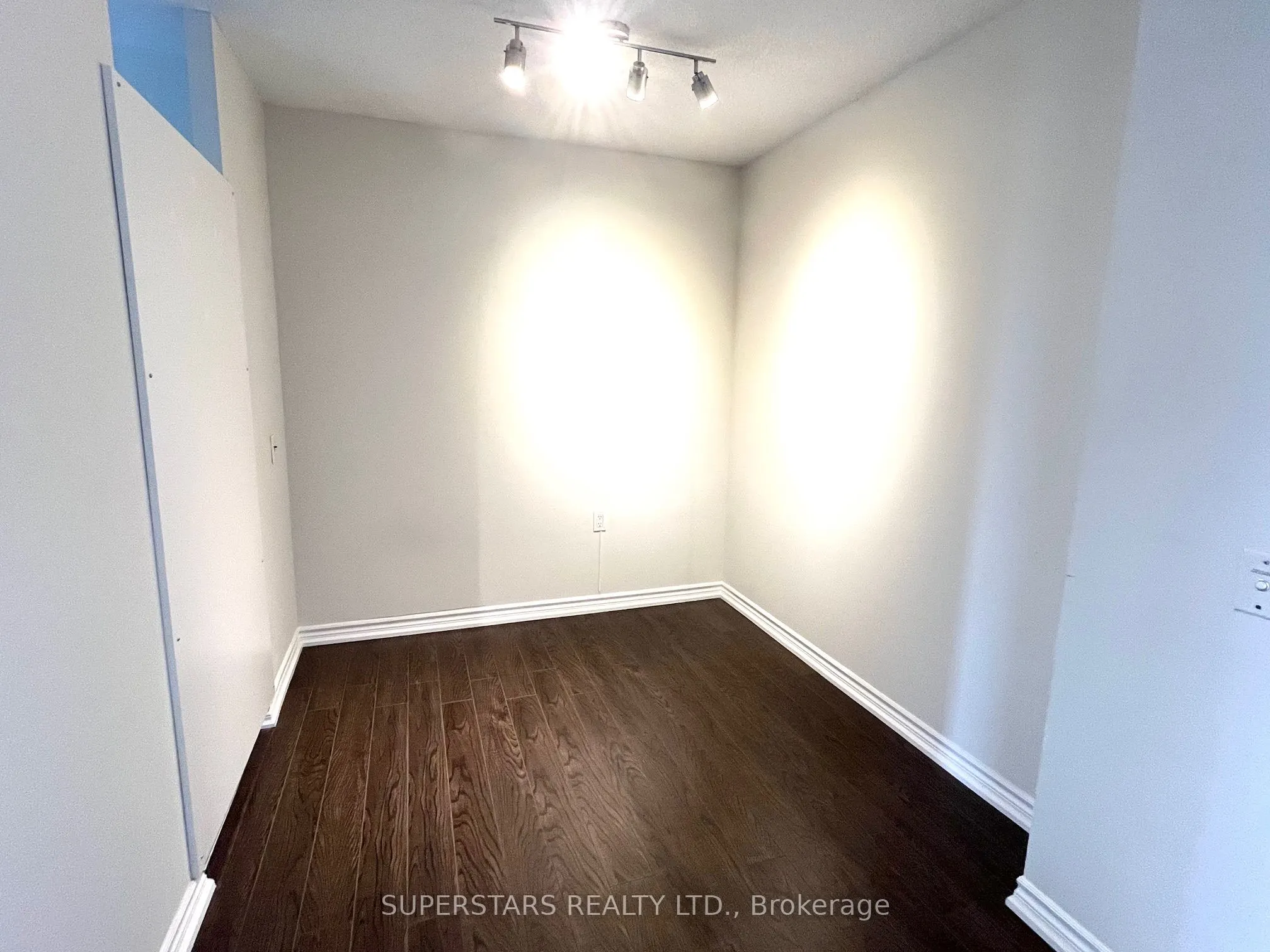 9015 Leslie Street, #LPH12