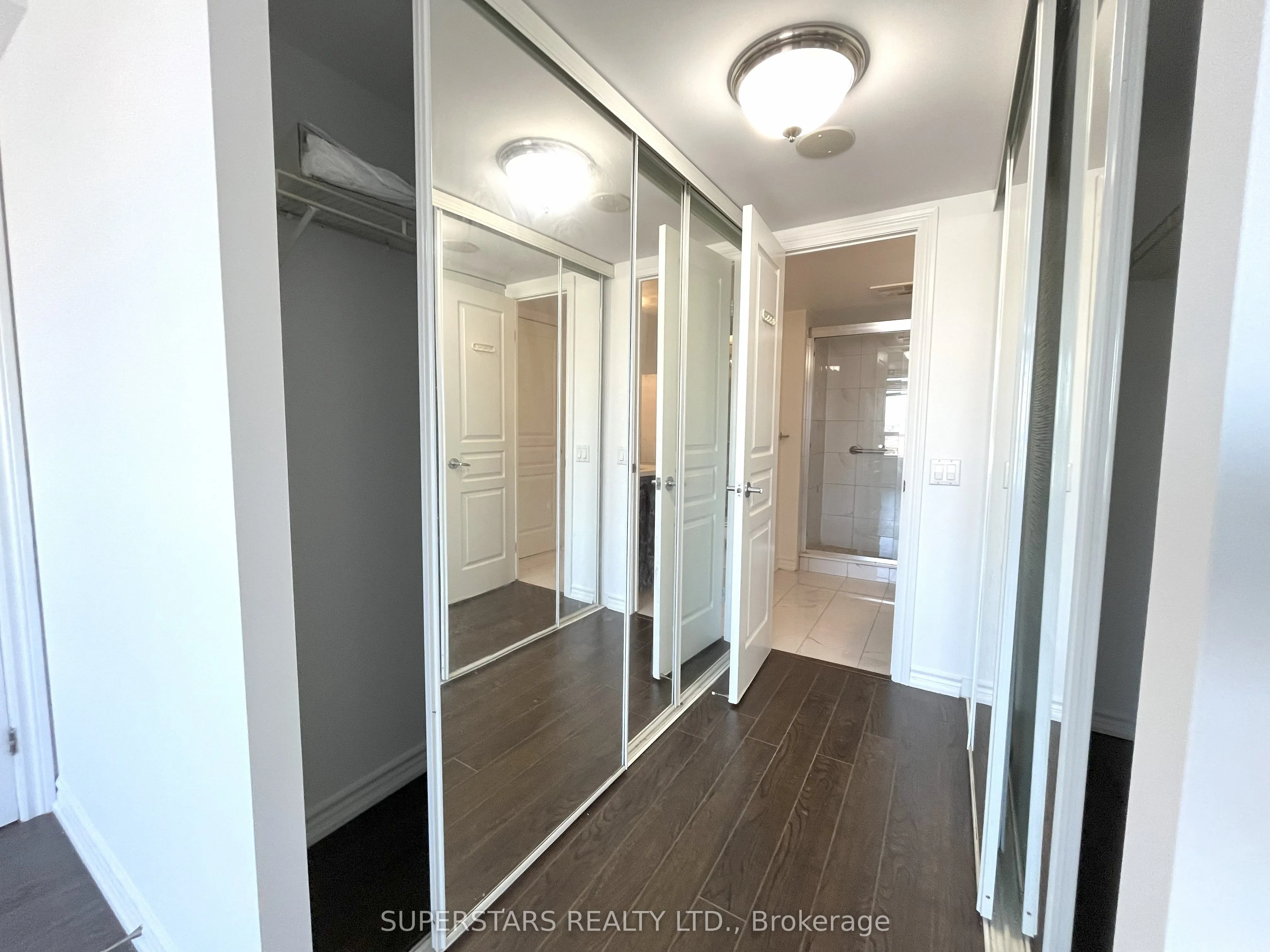 9015 Leslie Street, #LPH12