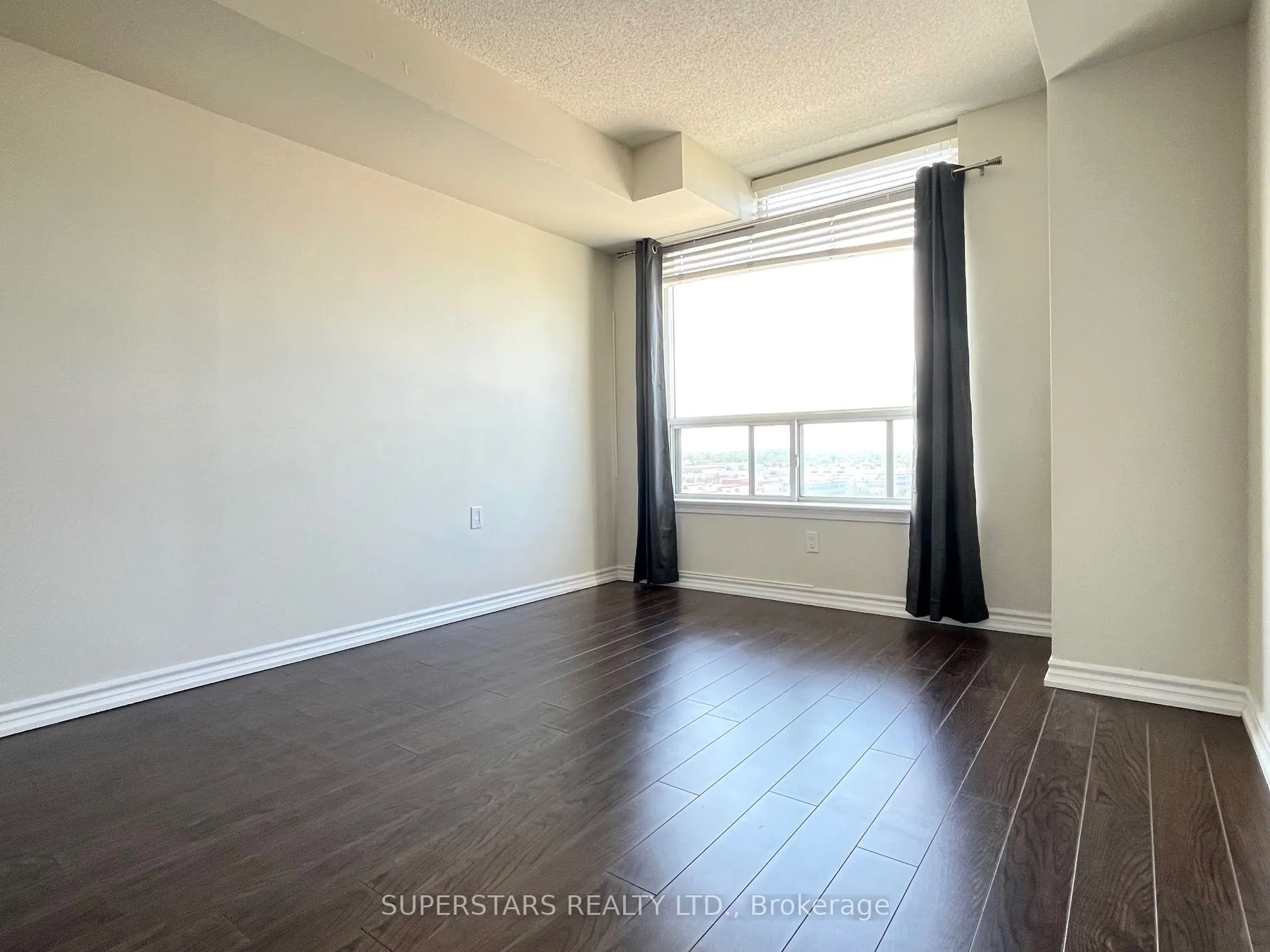 9015 Leslie Street, #LPH12