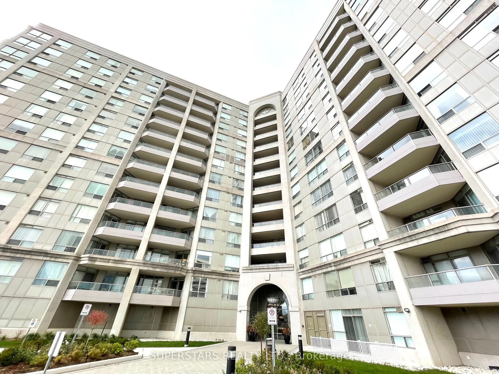 9015 Leslie Street, #LPH12