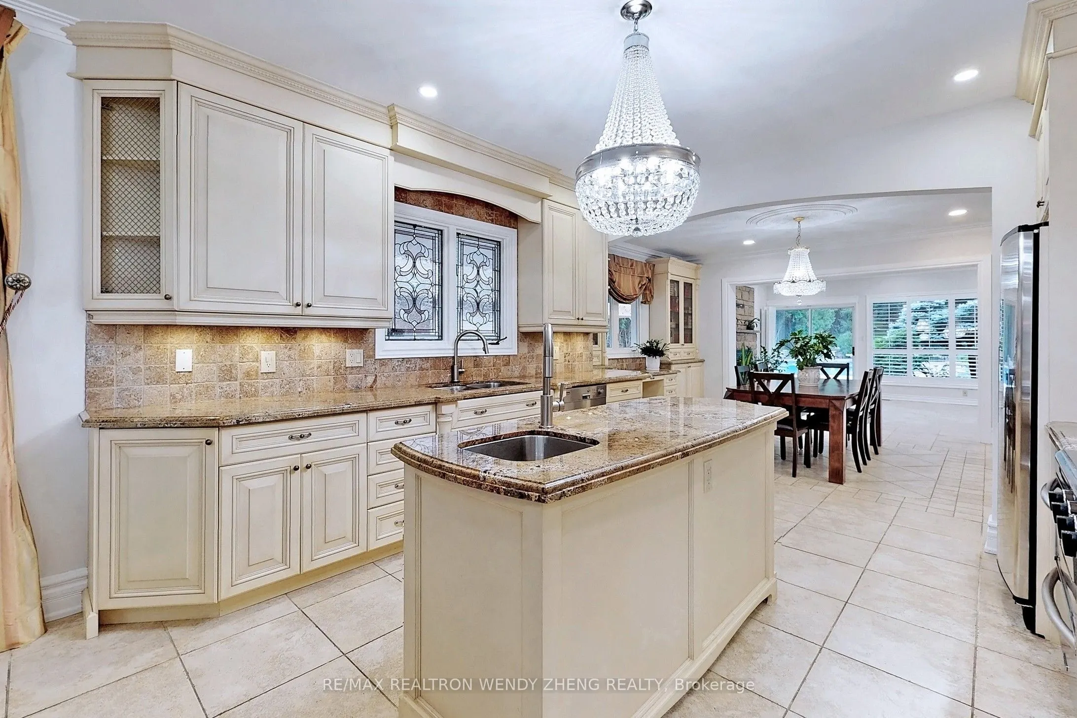 305 Woodland Acres Crescent