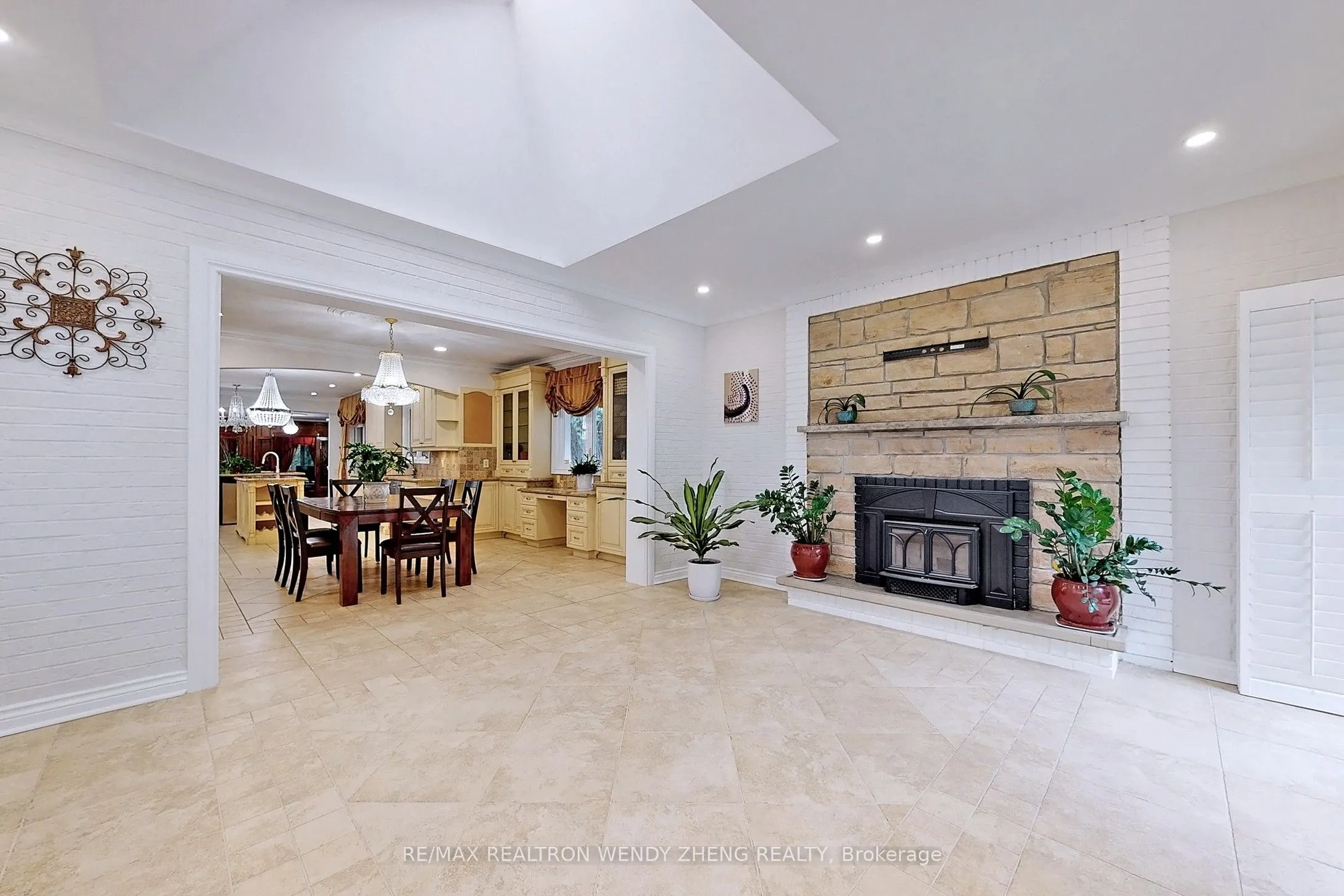 305 Woodland Acres Crescent