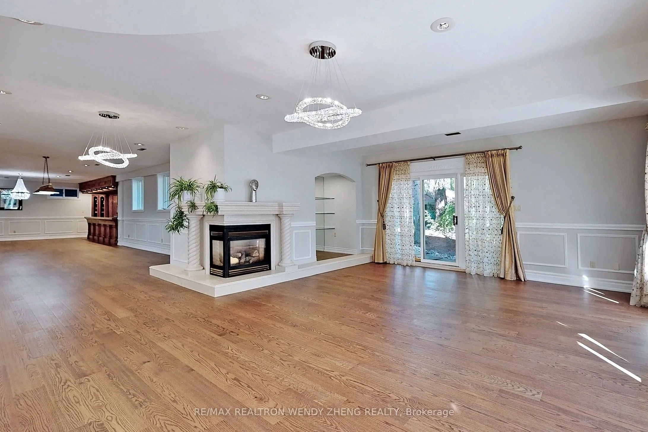 305 Woodland Acres Crescent