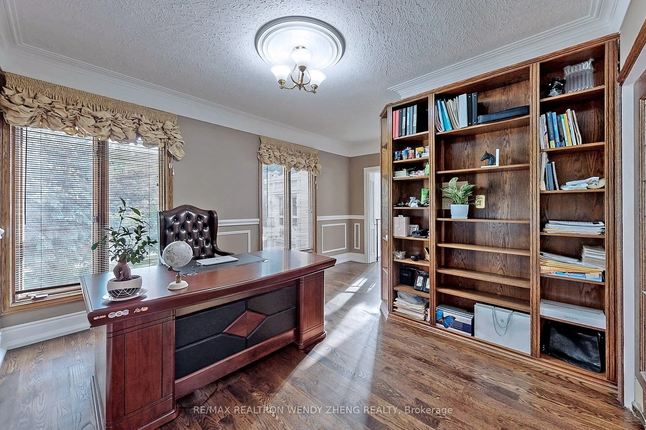 305 Woodland Acres Crescent