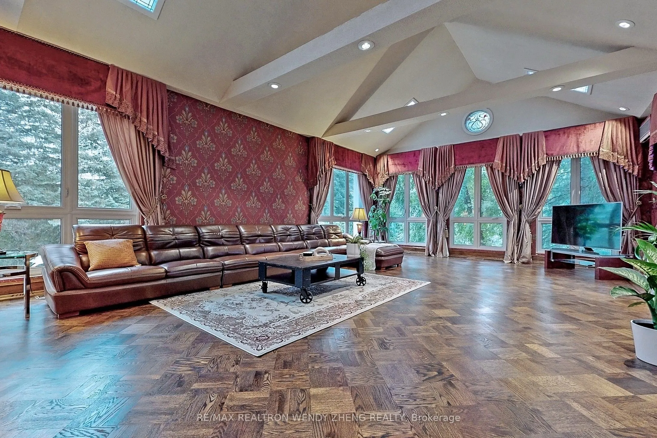 305 Woodland Acres Crescent