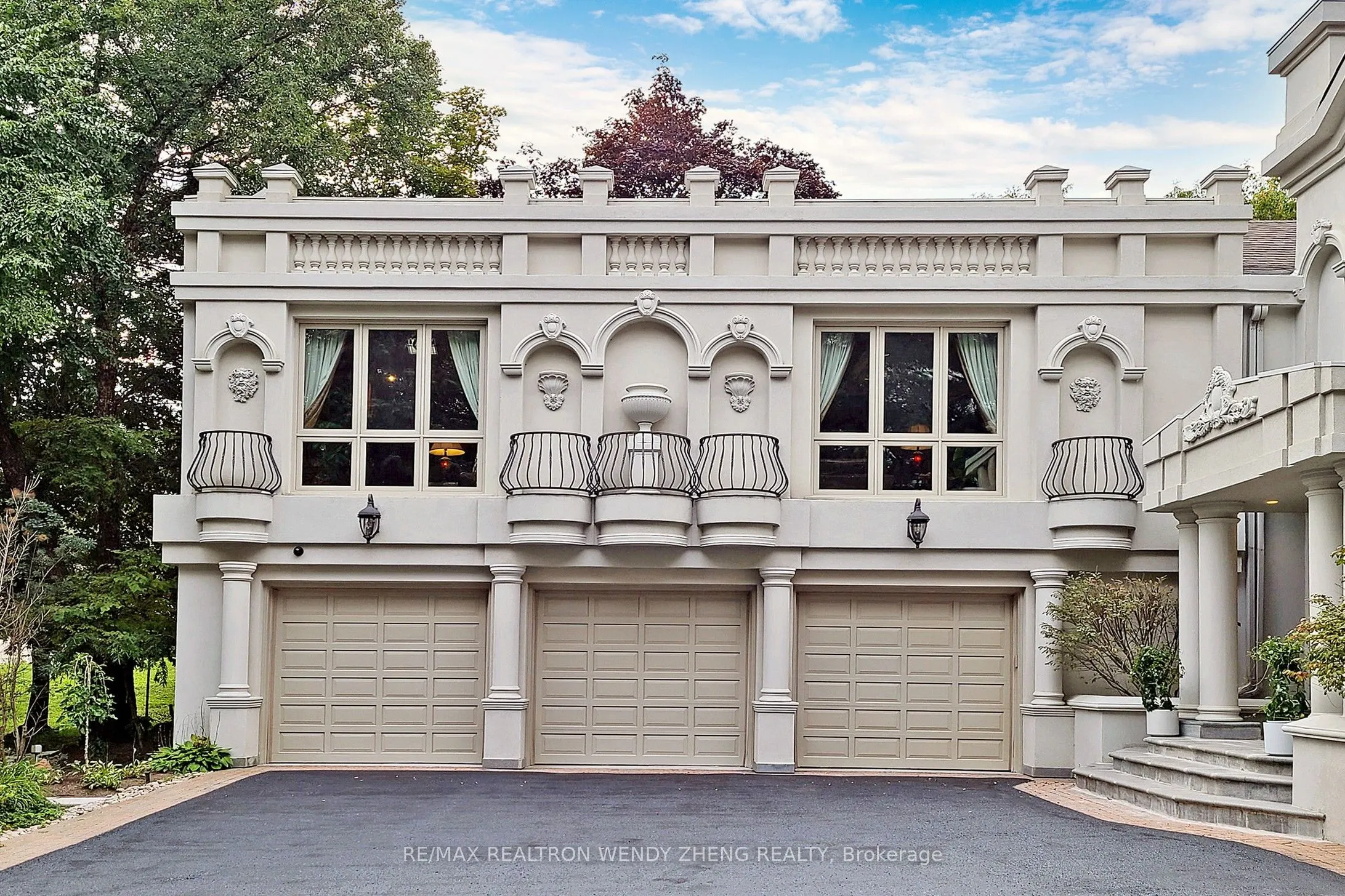 305 Woodland Acres Crescent