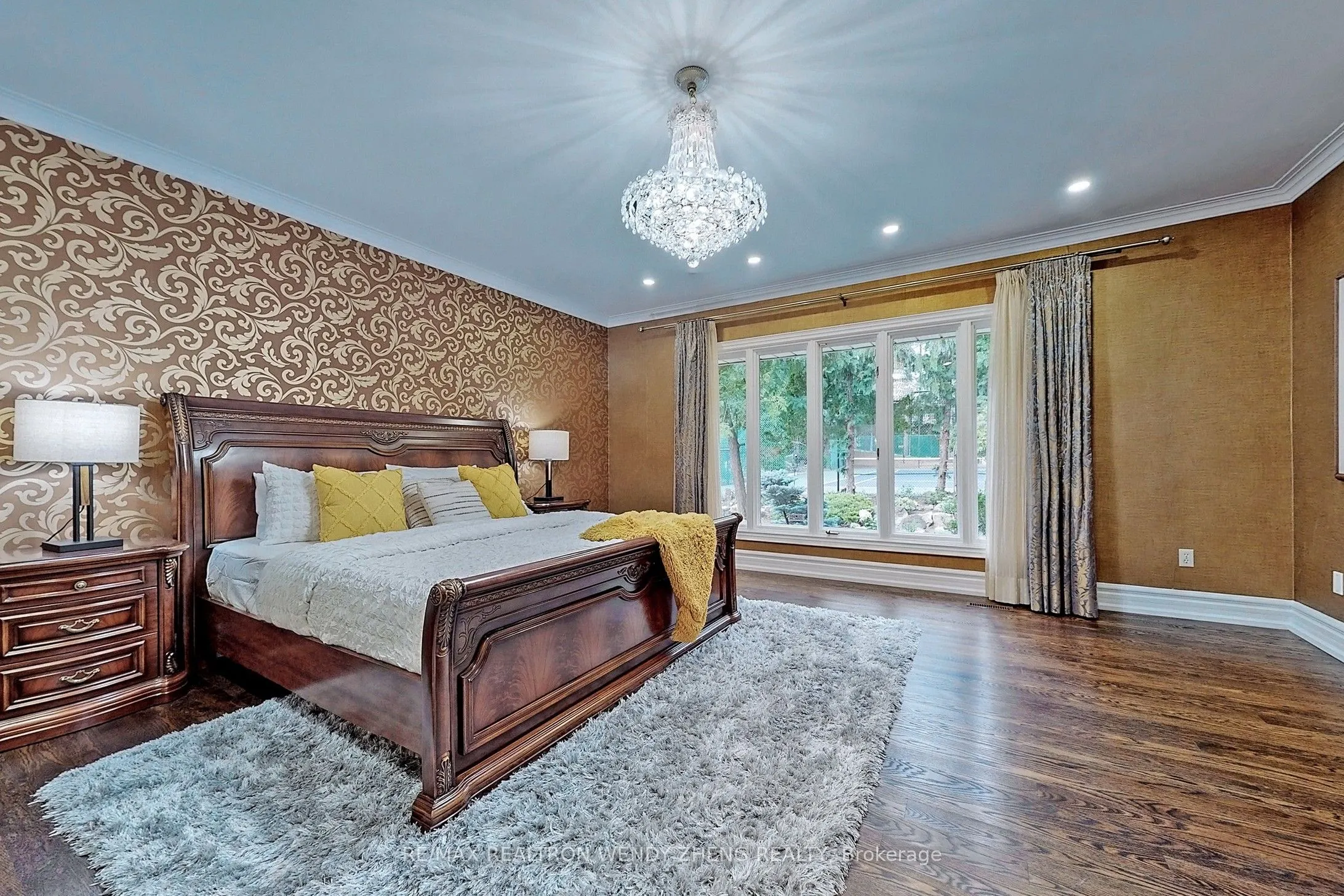 305 Woodland Acres Crescent