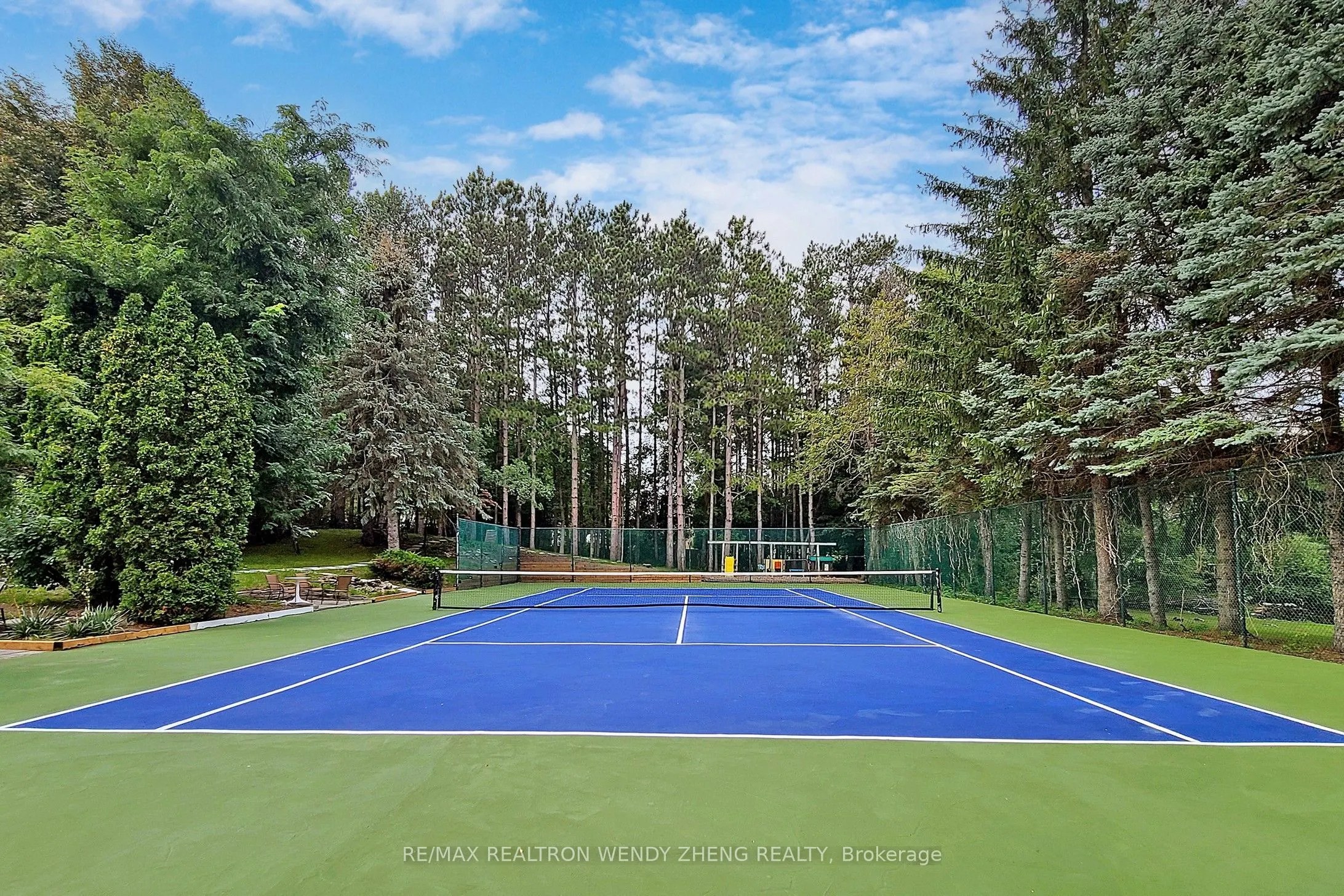 305 Woodland Acres Crescent