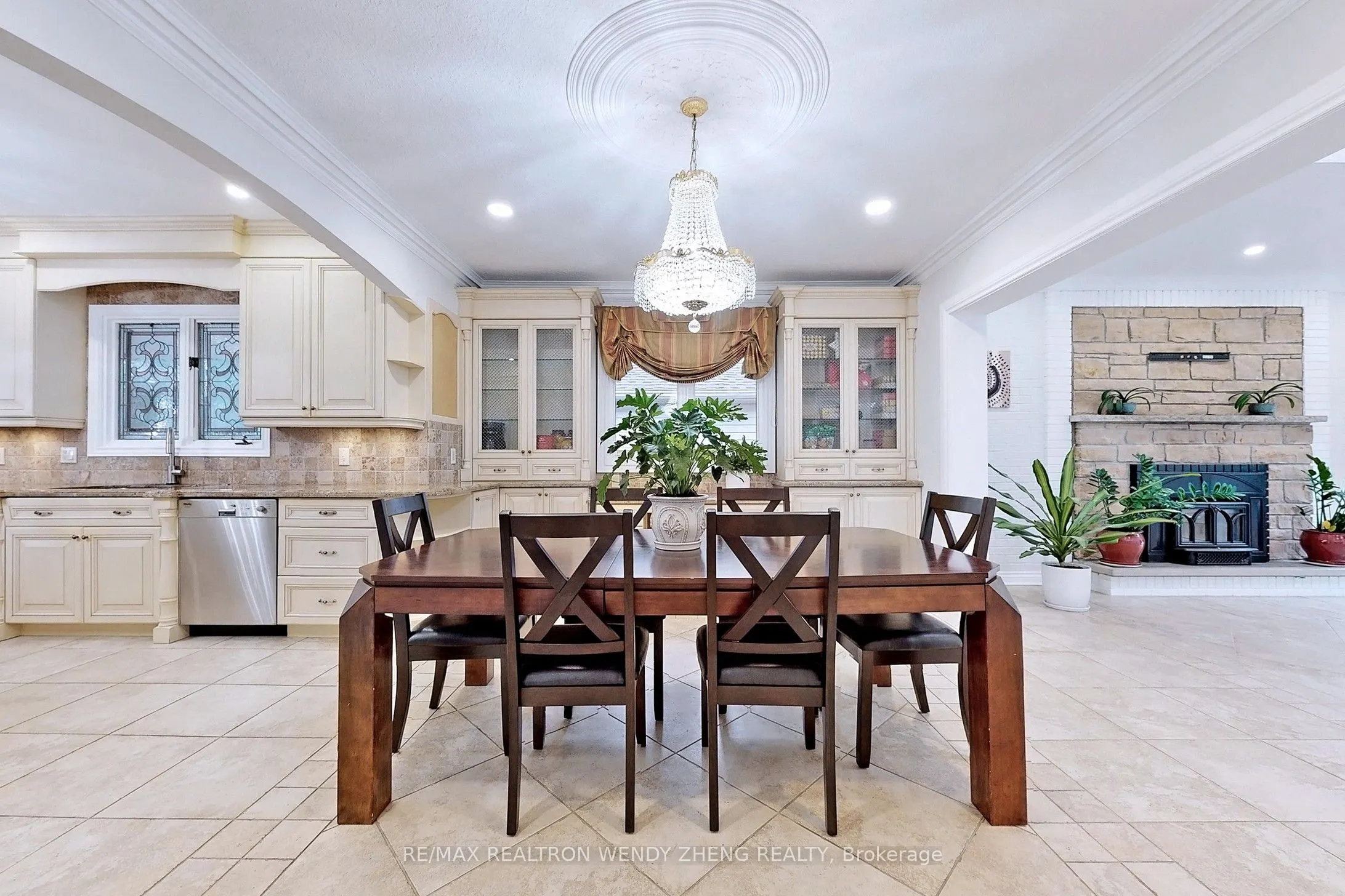 305 Woodland Acres Crescent