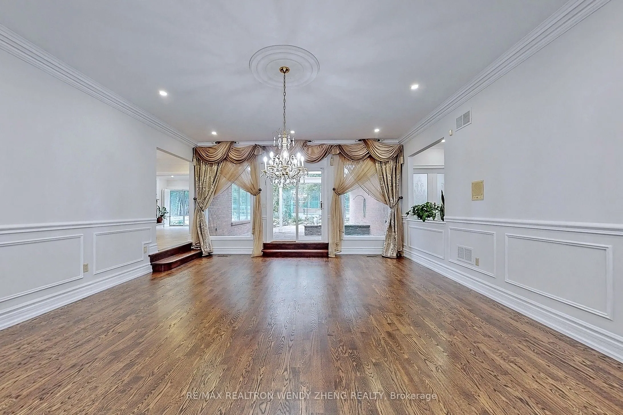 305 Woodland Acres Crescent
