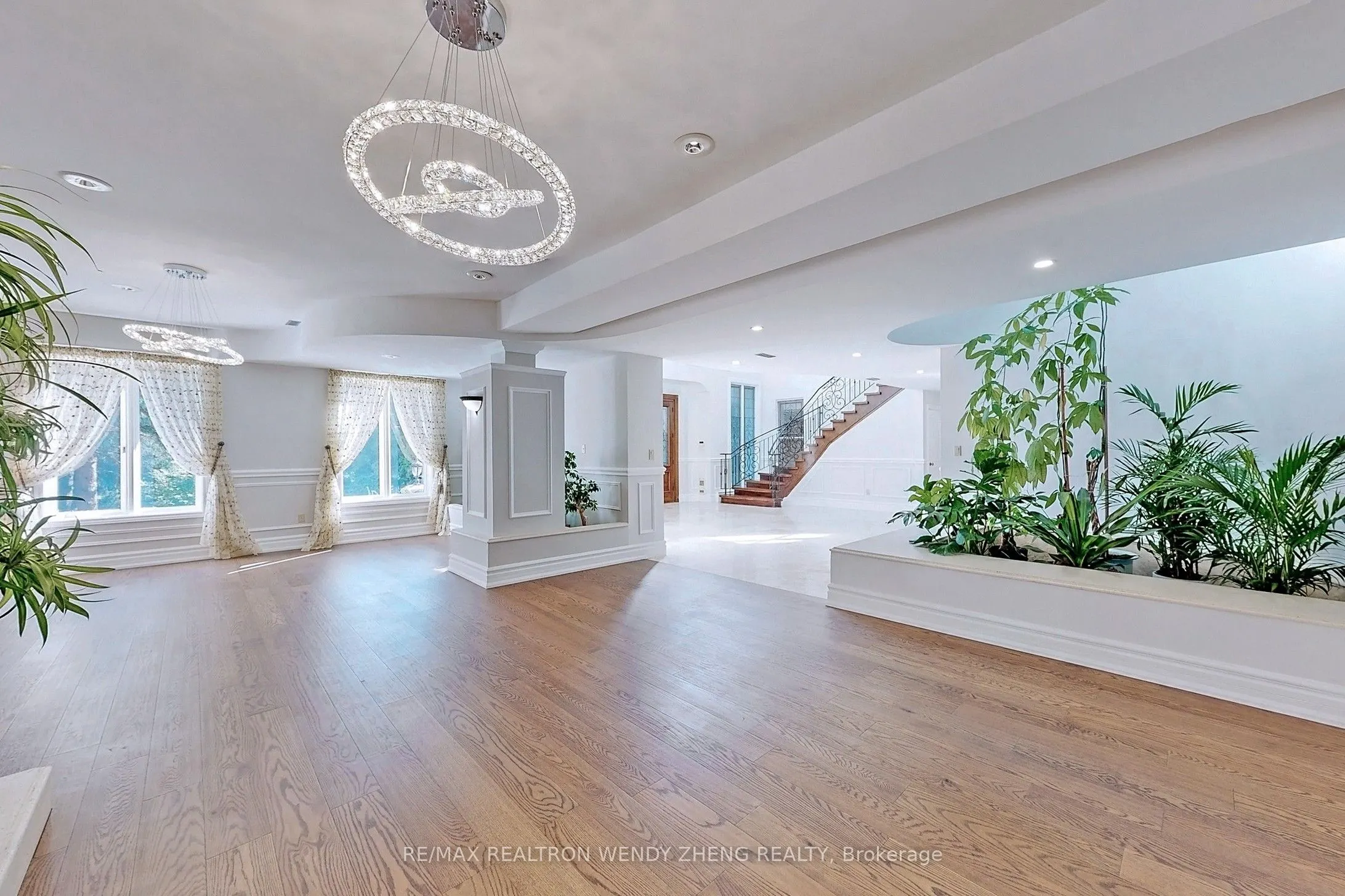 305 Woodland Acres Crescent