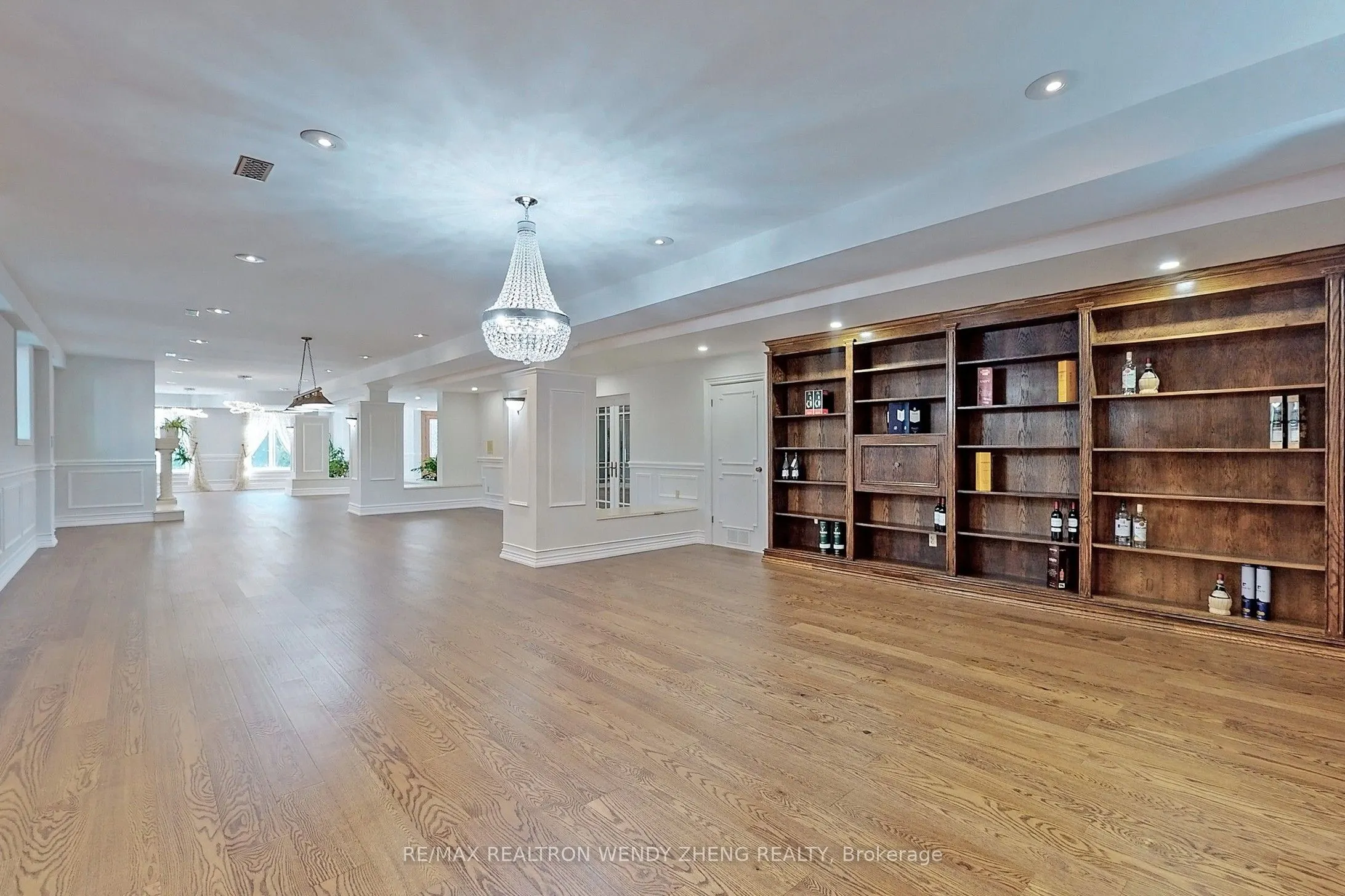 305 Woodland Acres Crescent