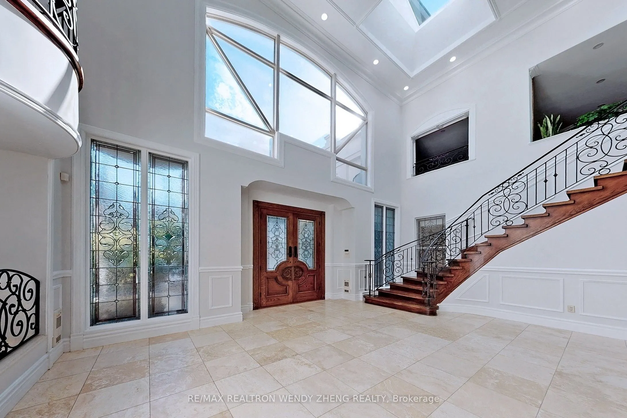 305 Woodland Acres Crescent